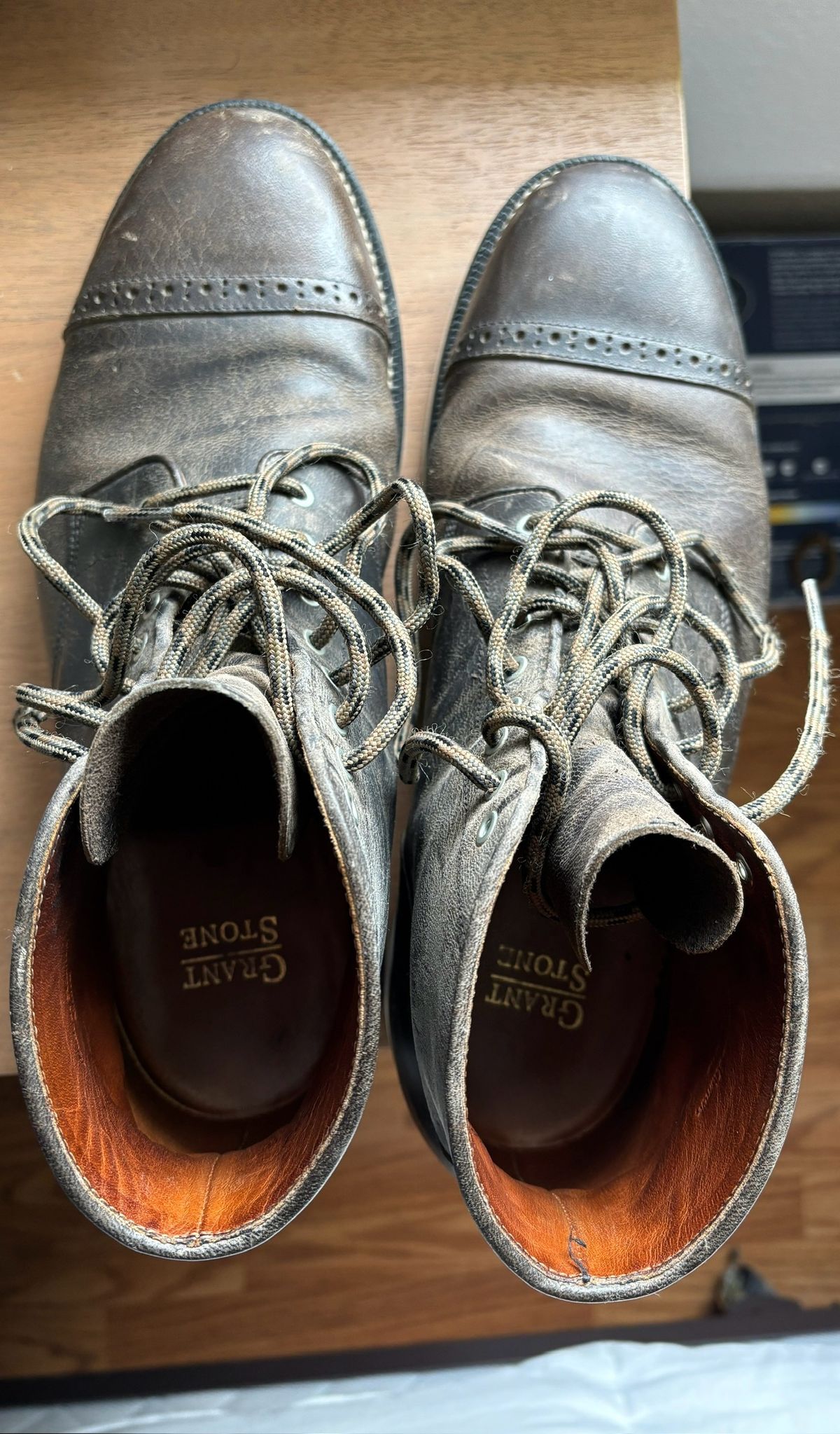Photo by j03_gr1nd on November 5, 2024 of the Grant Stone Garrison Boot in teton waxy stag from gallun tannery.