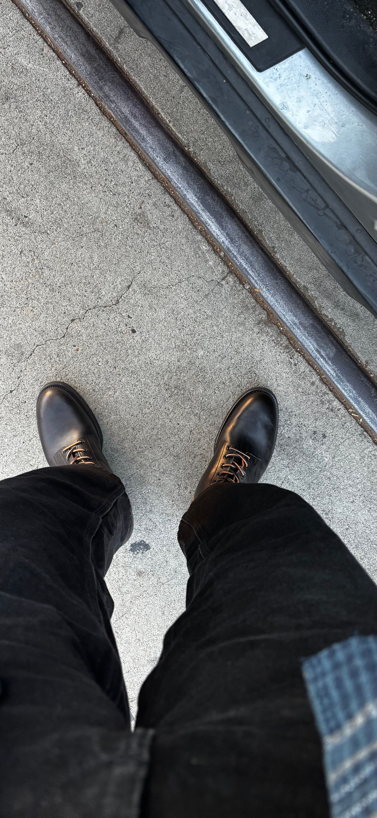 Photo by Skinnylegend on November 3, 2025 of the Rolling Dub Trio Griffin 8.5" Plain Toe Boots in Hand Dyed Black Italian Horsebutt.