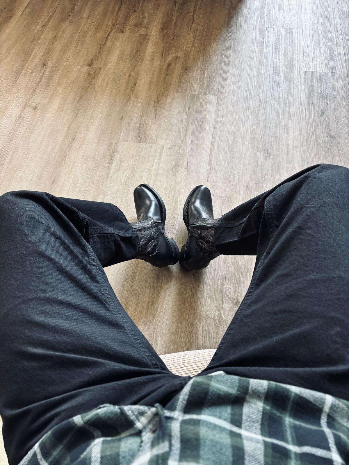 Photo by Skinnylegend on January 30, 2026 of the Rolling Dub Trio Loro Zip in Black Horse Front #1020 & Goat Skin.