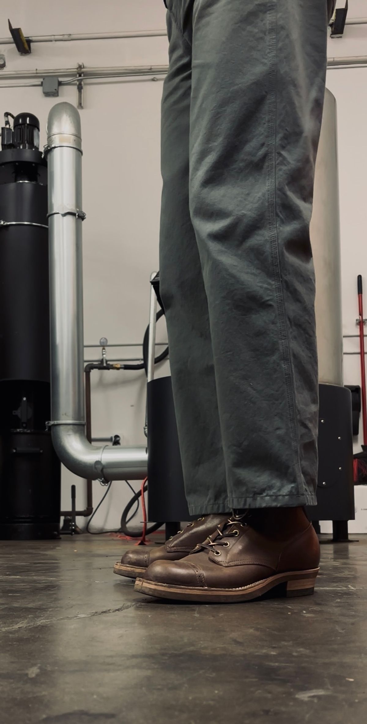 Photo by Skinnylegend on November 18, 2025 of the Rolling Dub Trio Roots in Similar Brown Horsebutt #1010.