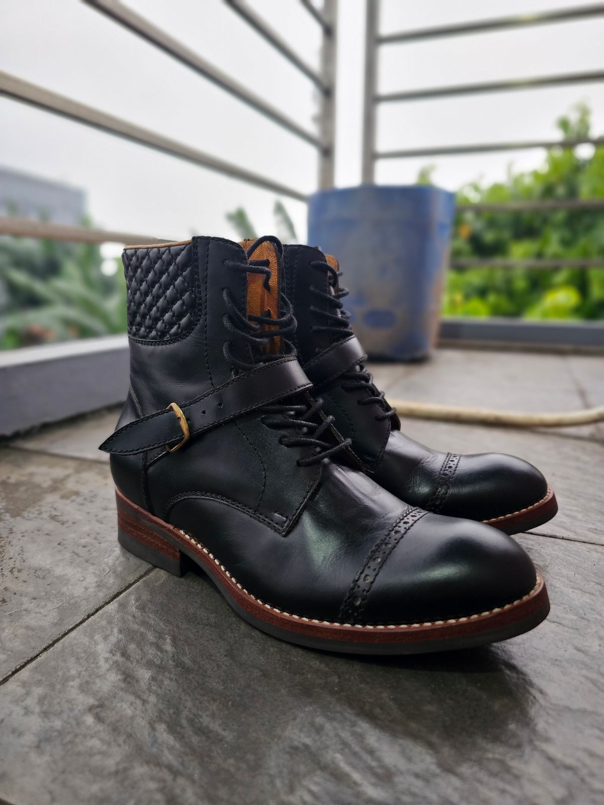Photo by ramadhan on September 25, 2025 of the Minen Leather Custom Model in Indonesian Black Pull Up.