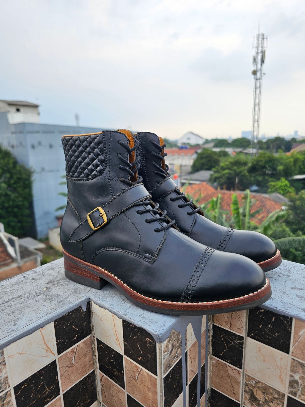 Photo by ramadhan on September 30, 2025 of the Minen Leather Custom Model in Indonesian Black Pull Up.