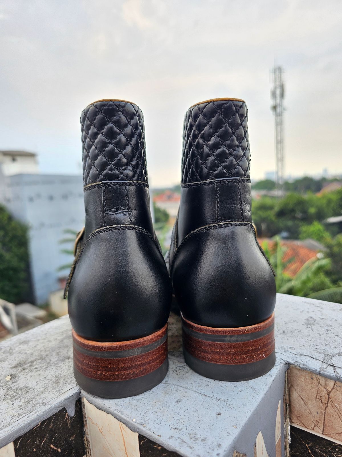 Photo by ramadhan on September 30, 2025 of the Minen Leather Custom Model in Indonesian Black Pull Up.