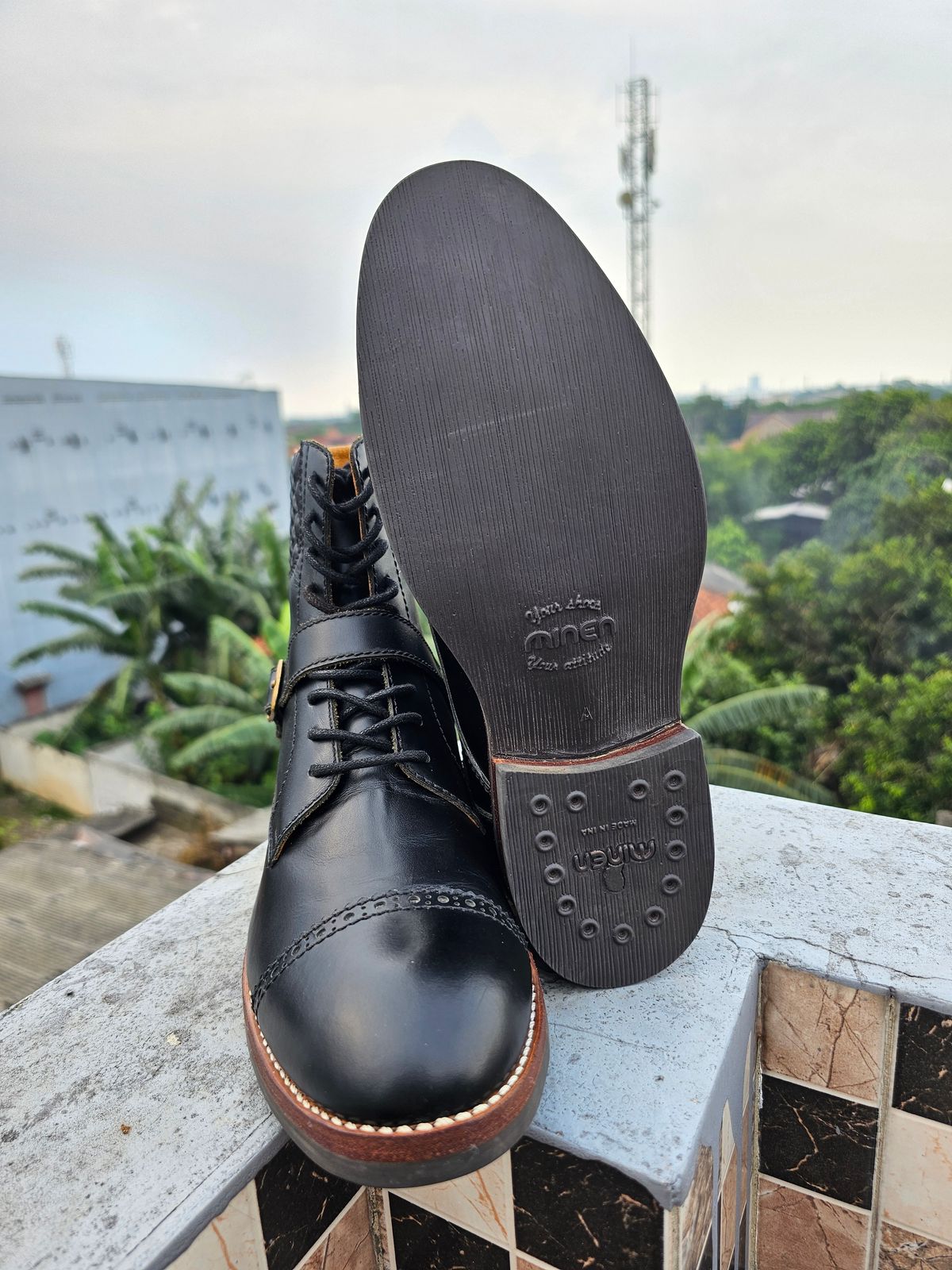Photo by ramadhan on September 30, 2025 of the Minen Leather Custom Model in Indonesian Black Pull Up.