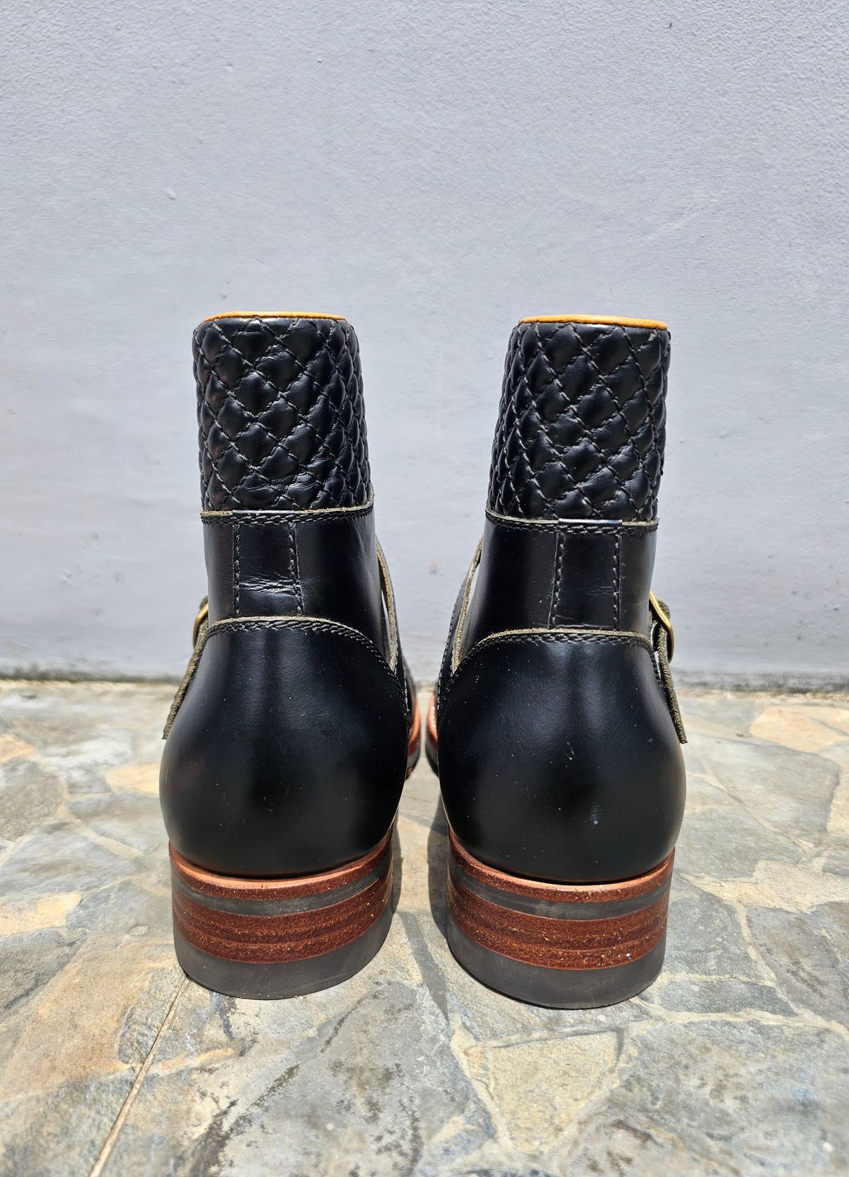 Photo by ramadhan on October 1, 2025 of the Minen Leather Custom Model in Indonesian Black Pull Up.