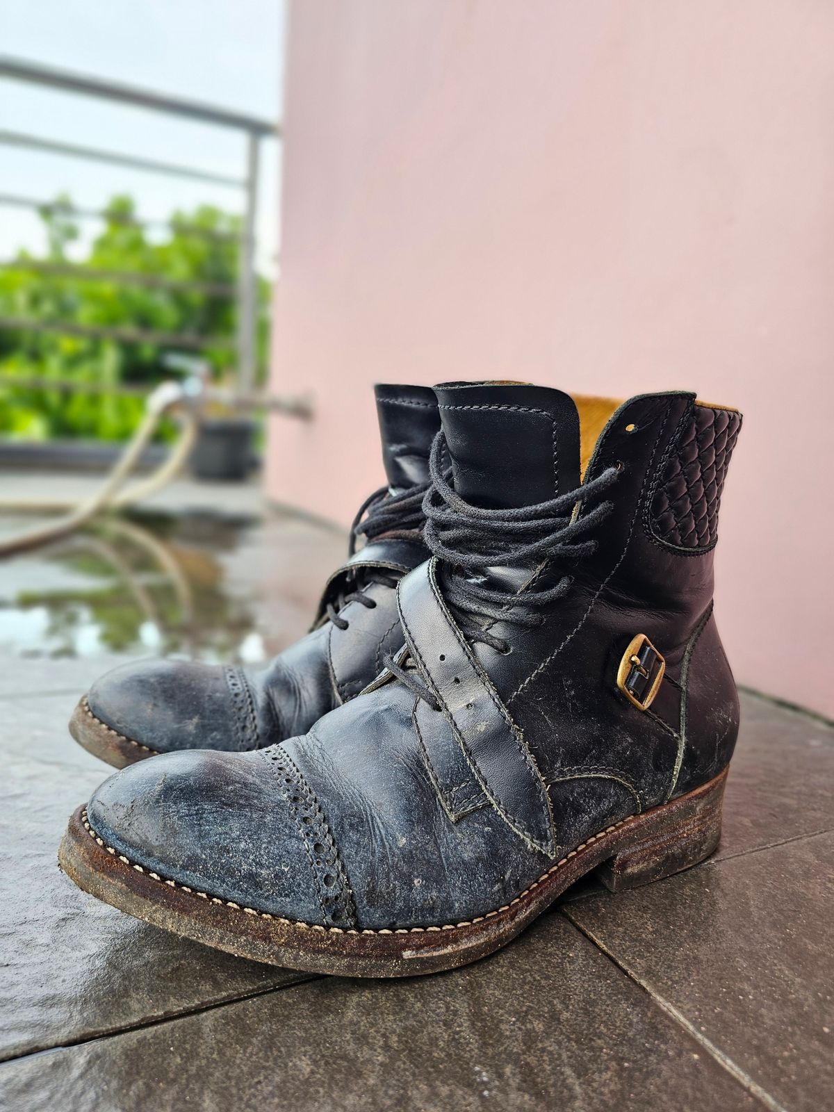 Photo by ramadhan on October 17, 2025 of the Minen Leather Custom Model in Indonesian Black Pull Up.