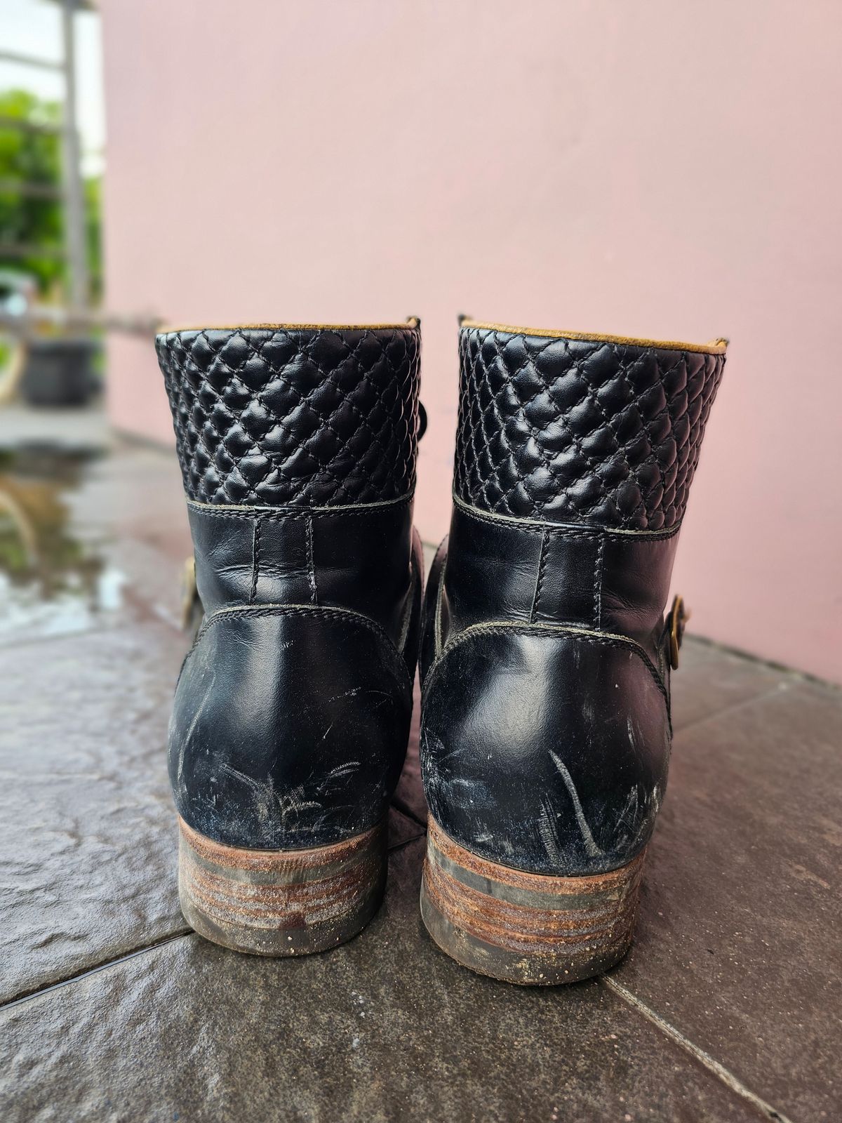 Photo by ramadhan on October 17, 2025 of the Minen Leather Custom Model in Indonesian Black Pull Up.