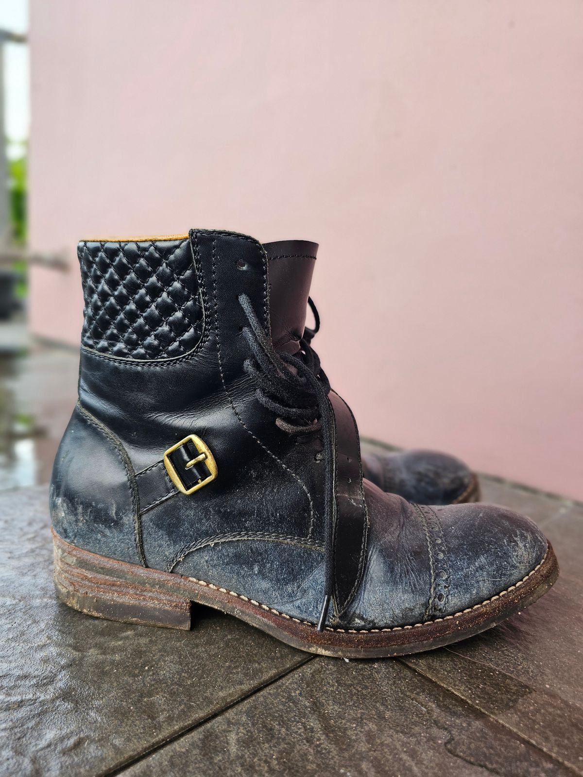 Photo by ramadhan on October 17, 2025 of the Minen Leather Custom Model in Indonesian Black Pull Up.