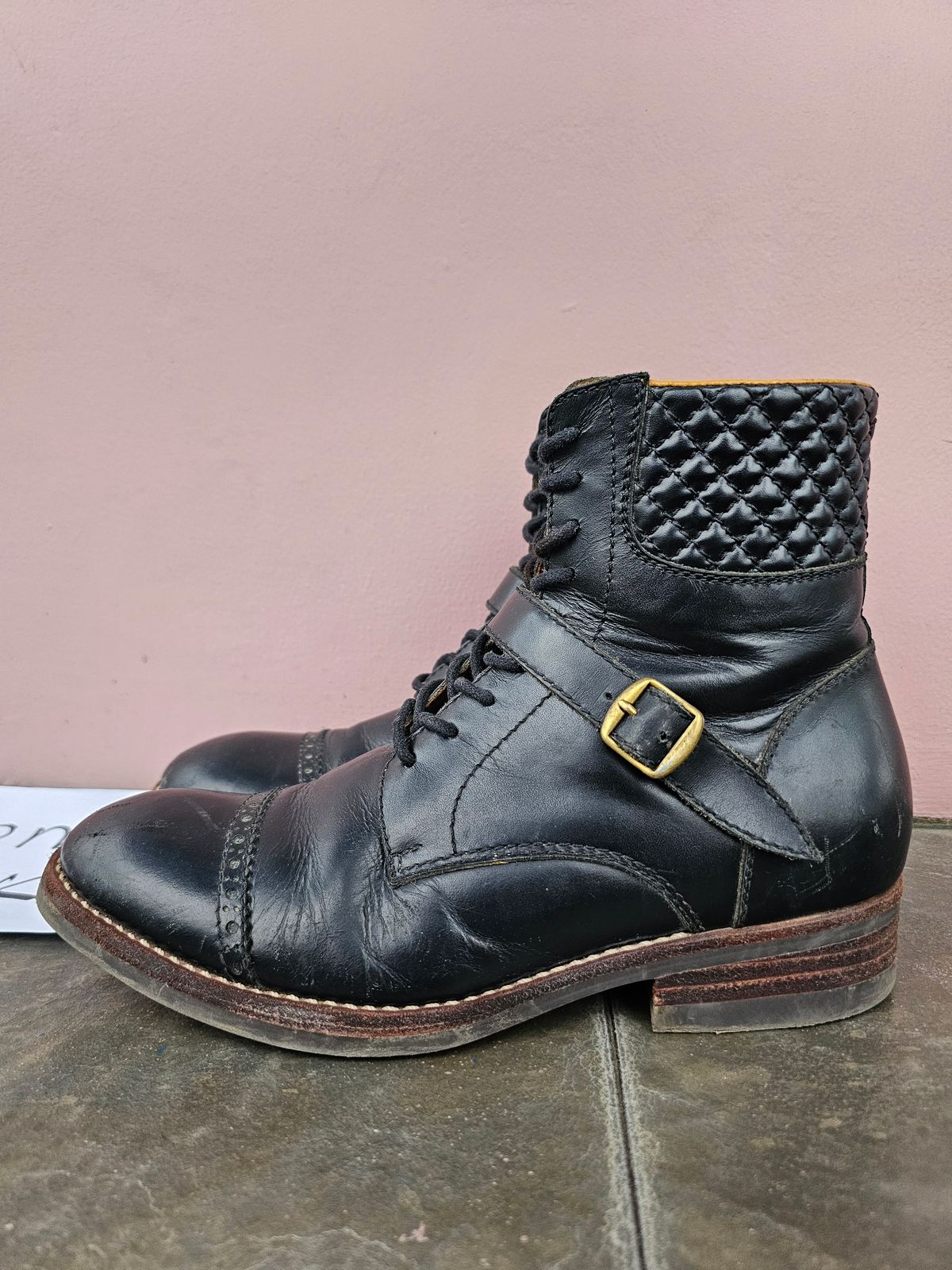 Photo by ramadhan on November 1, 2025 of the Minen Leather Custom Model in Indonesian Black Pull Up.