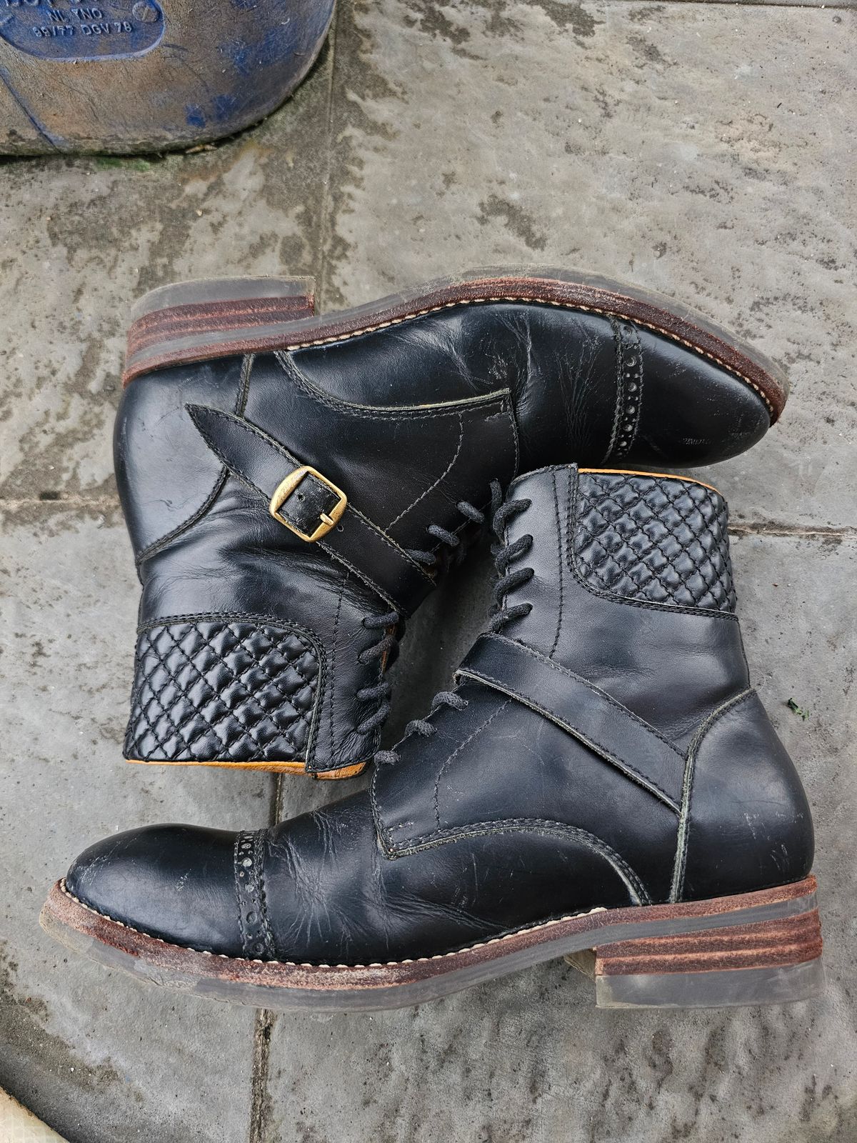 Photo by ramadhan on November 1, 2025 of the Minen Leather Custom Model in Indonesian Black Pull Up.