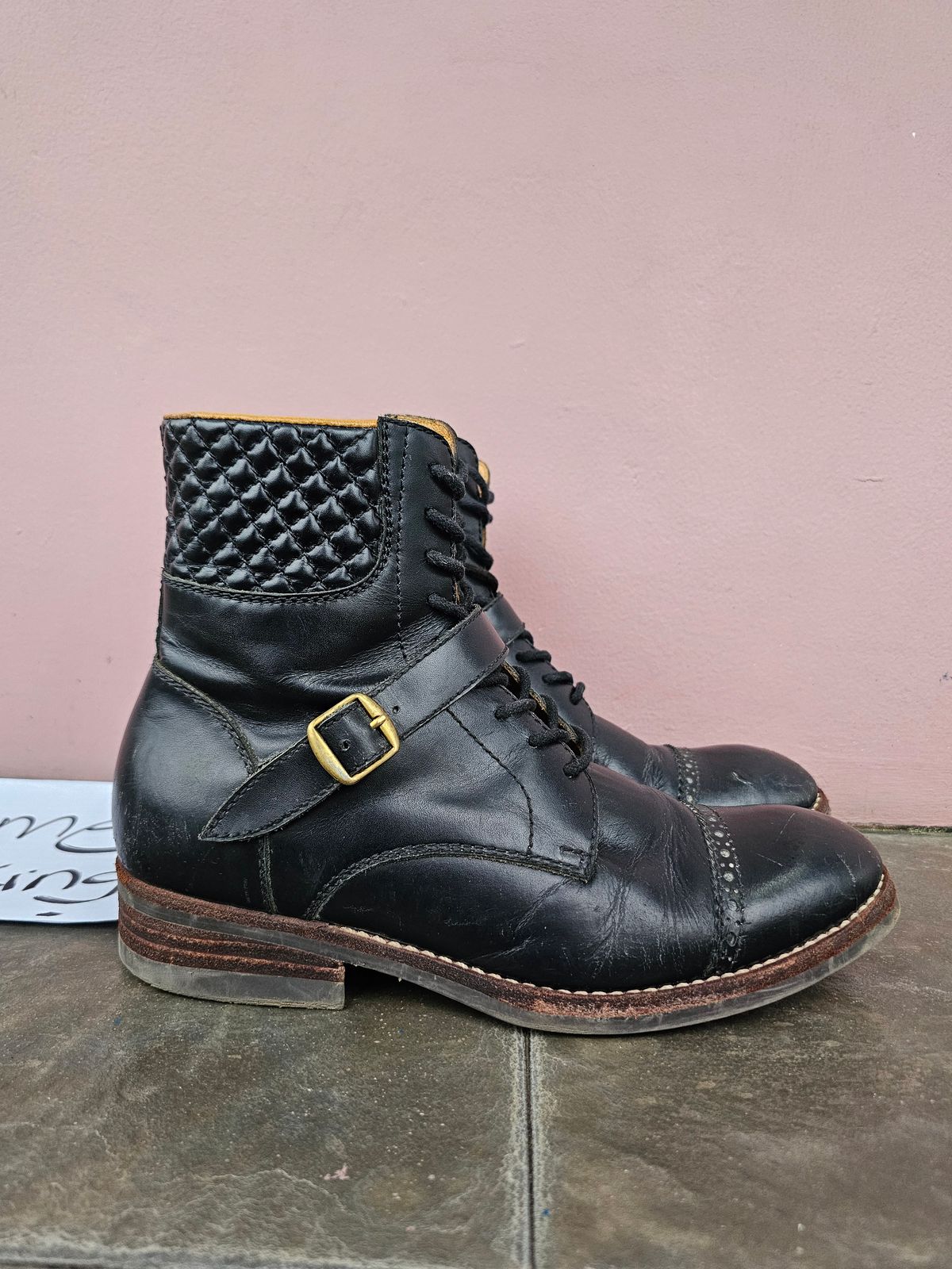 Photo by ramadhan on November 1, 2025 of the Minen Leather Custom Model in Indonesian Black Pull Up.