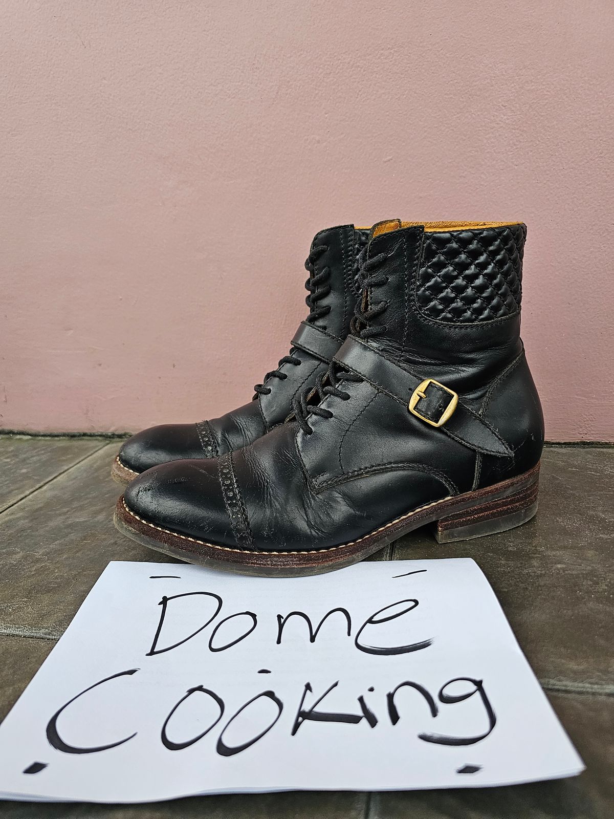 Photo by ramadhan on November 1, 2025 of the Minen Leather Custom Model in Indonesian Black Pull Up.