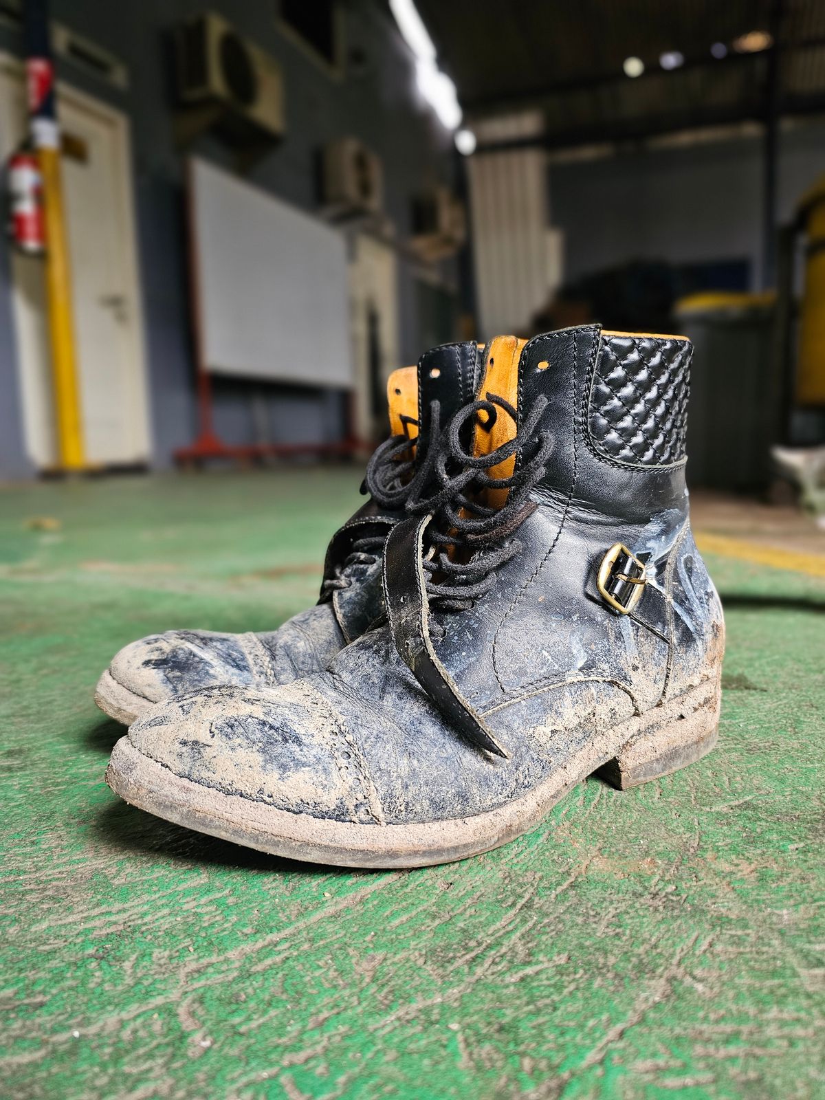 Photo by ramadhan on November 20, 2025 of the Minen Leather Custom Model in Indonesian Black Pull Up.