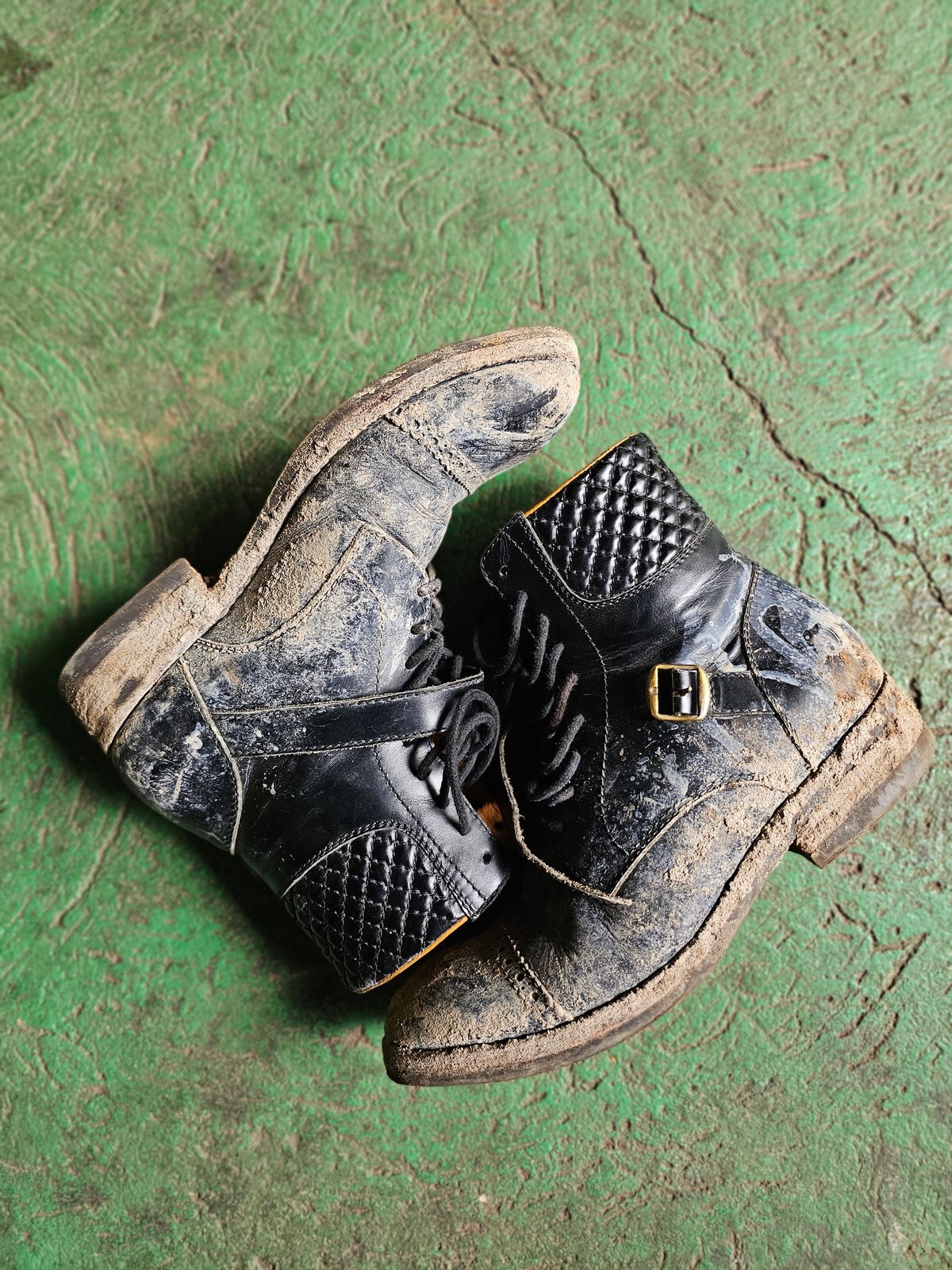 Photo by ramadhan on November 20, 2025 of the Minen Leather Custom Model in Indonesian Black Pull Up.