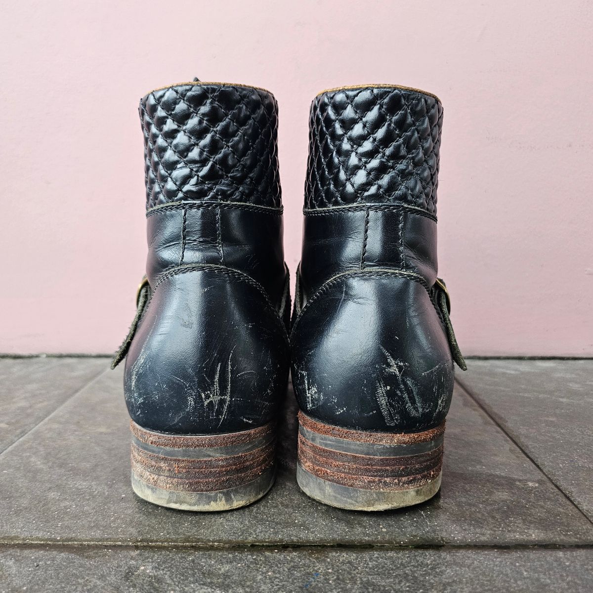 Photo by ramadhan on December 3, 2025 of the Minen Leather Custom Model in Indonesian Black Pull Up.