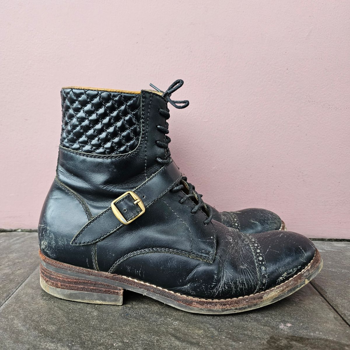 Photo by ramadhan on December 3, 2025 of the Minen Leather Custom Model in Indonesian Black Pull Up.