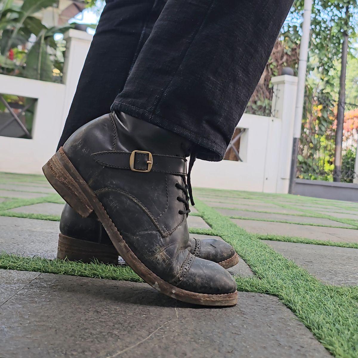 Photo by ramadhan on January 5, 2026 of the Minen Leather Custom Model in Indonesian Black Pull Up.