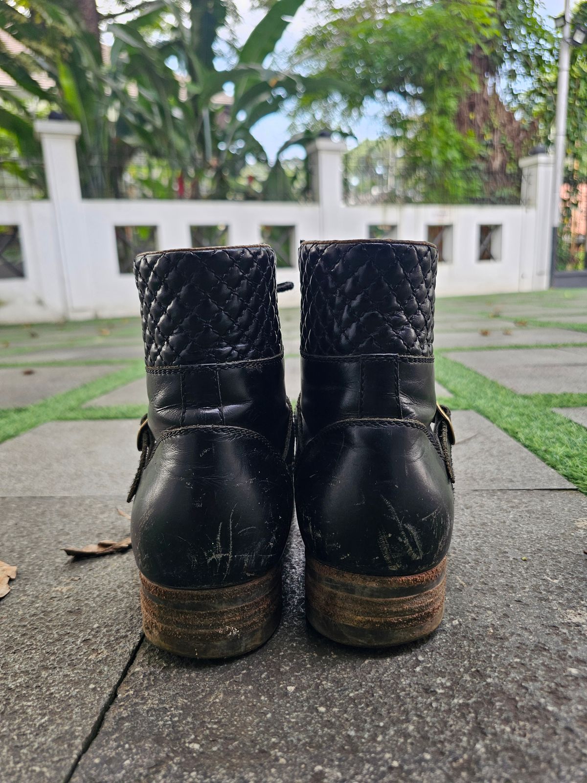 Photo by ramadhan on January 5, 2026 of the Minen Leather Custom Model in Indonesian Black Pull Up.