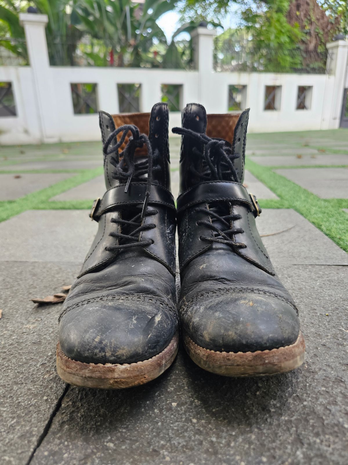 Photo by ramadhan on January 5, 2026 of the Minen Leather Custom Model in Indonesian Black Pull Up.