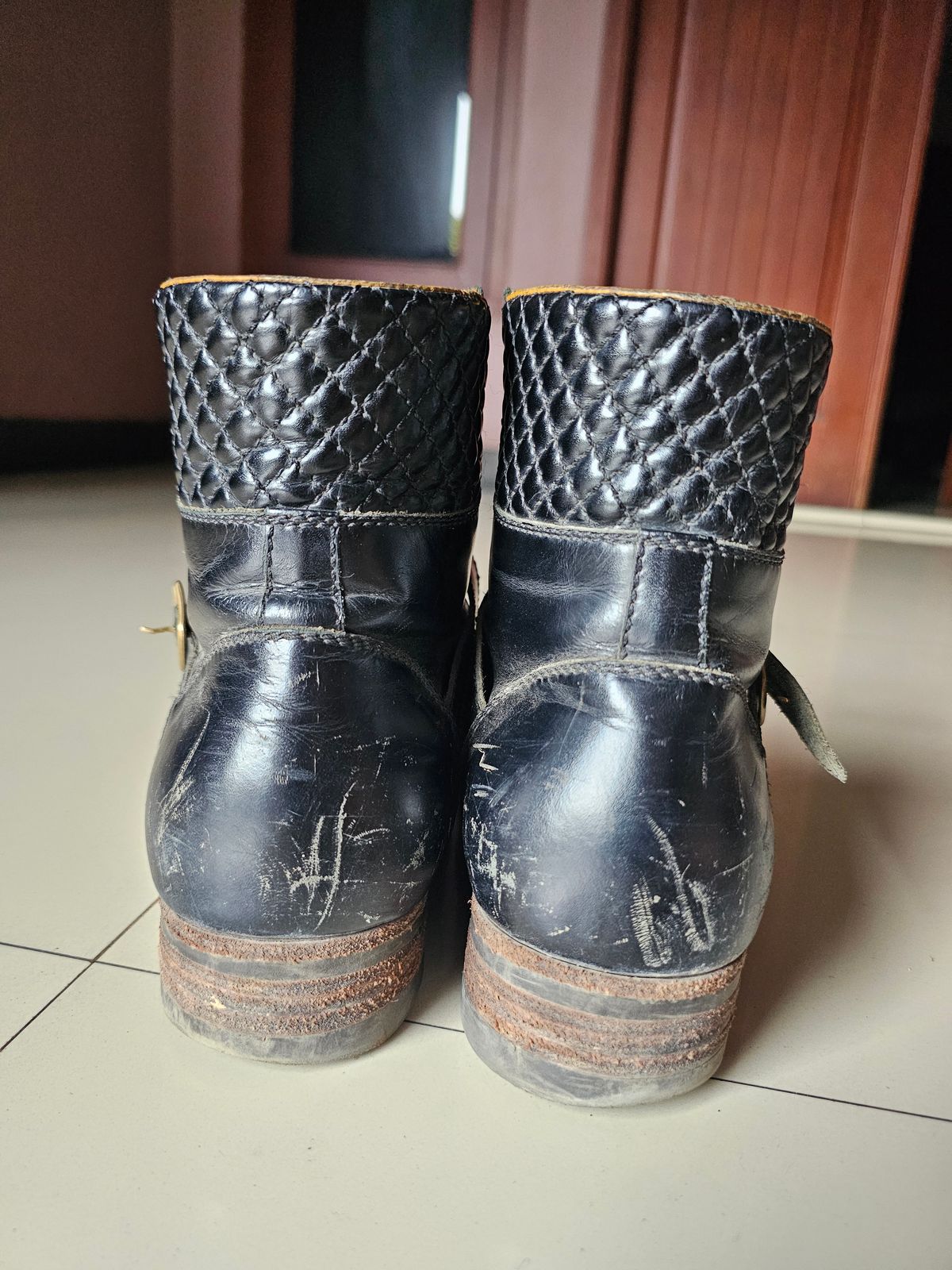 Photo by ramadhan on February 5, 2026 of the Minen Leather Custom Model in Indonesian Black Pull Up.