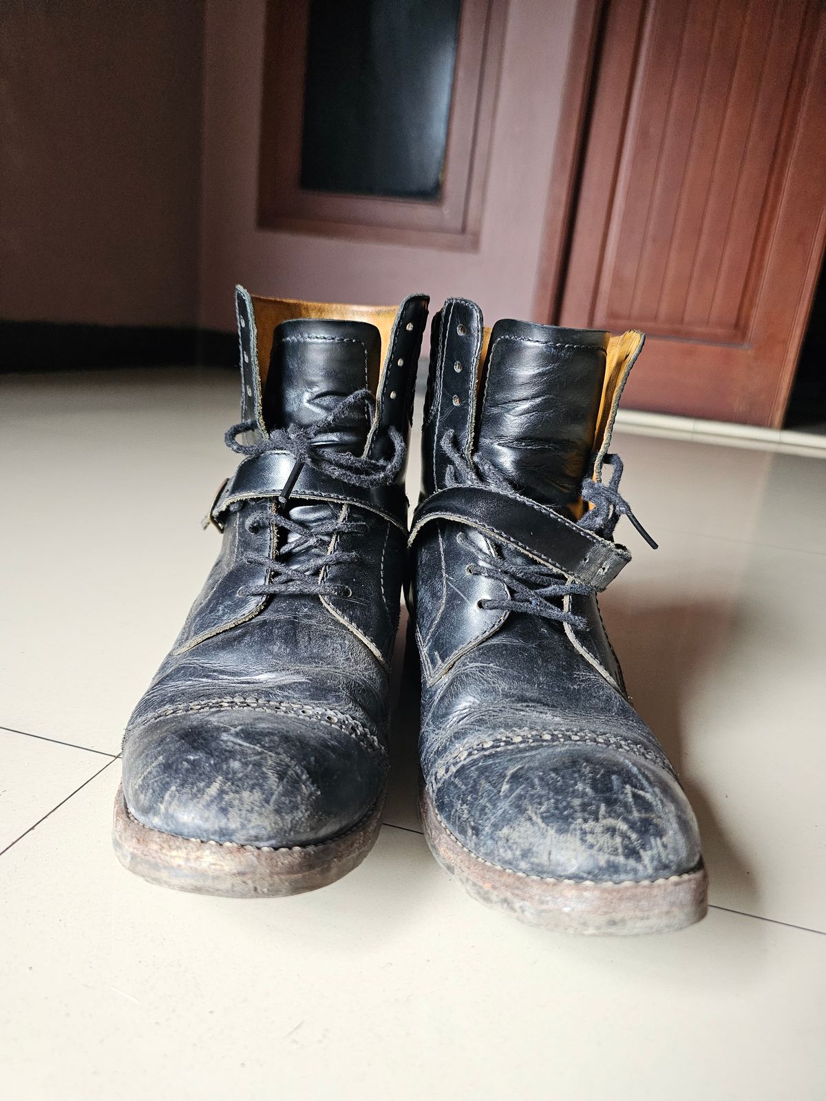 Photo by ramadhan on February 5, 2026 of the Minen Leather Custom Model in Indonesian Black Pull Up.