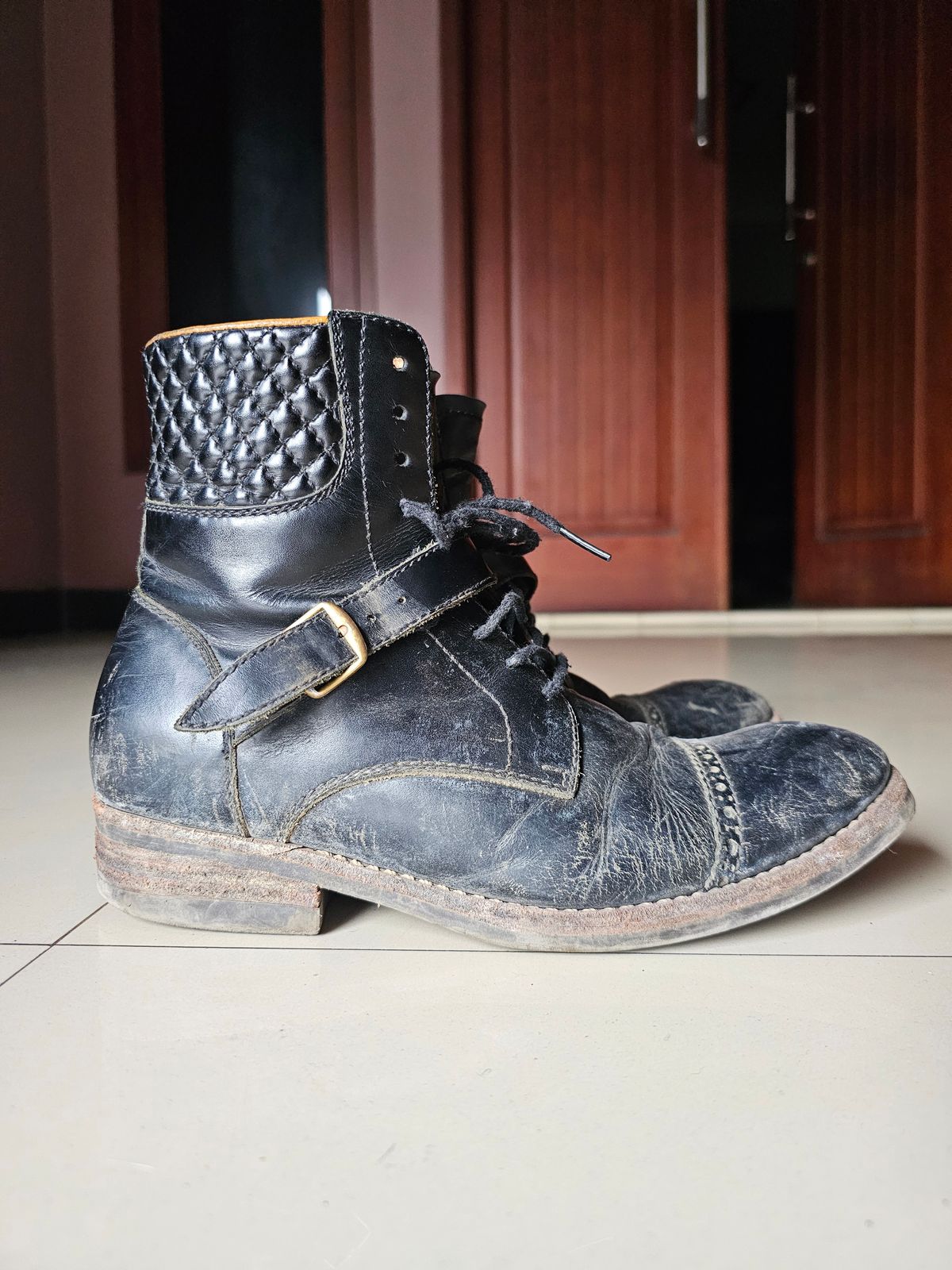 Photo by ramadhan on February 5, 2026 of the Minen Leather Custom Model in Indonesian Black Pull Up.