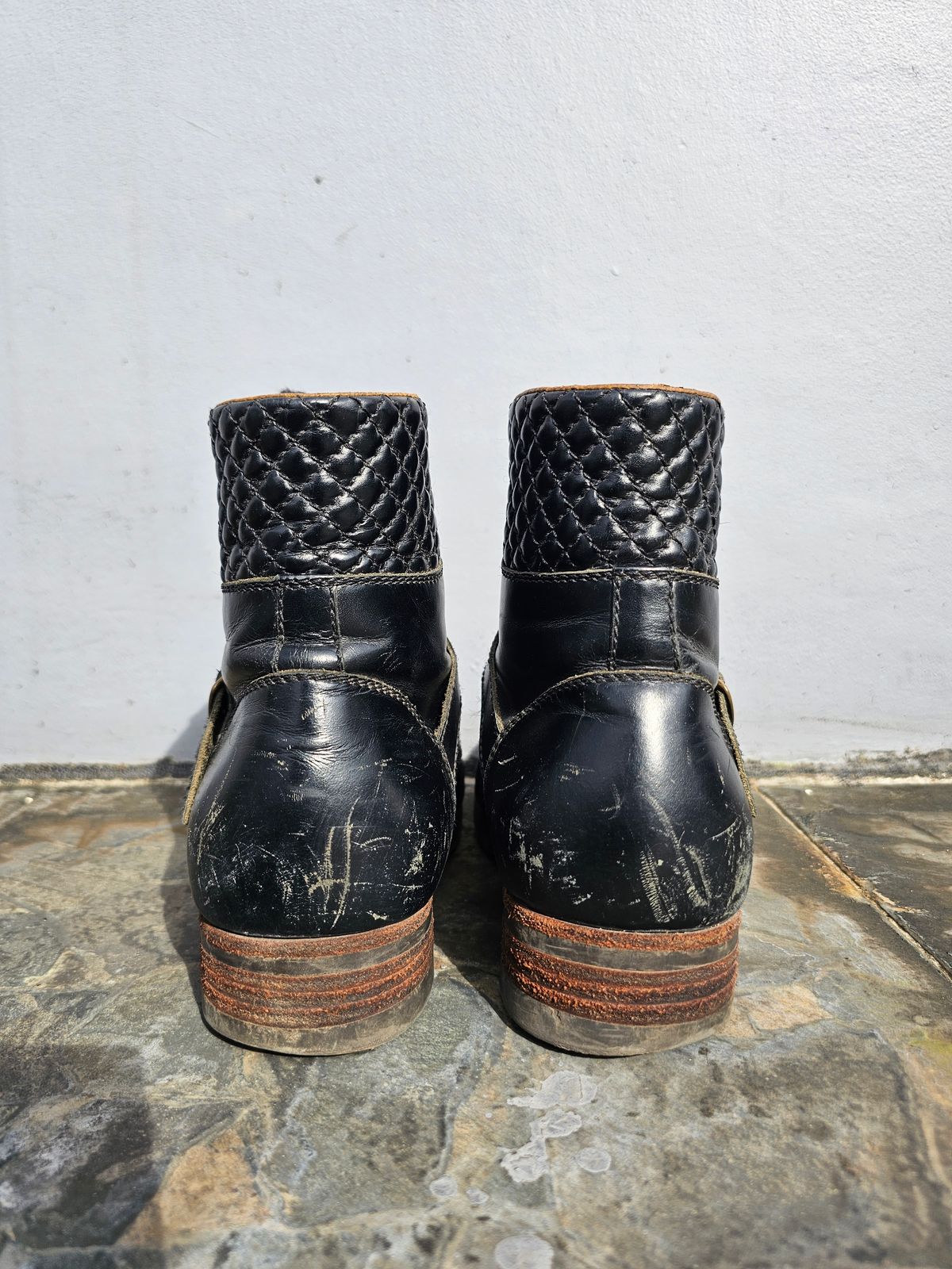 Photo by ramadhan on February 26, 2026 of the Minen Leather Custom Model in Indonesian Black Pull Up.