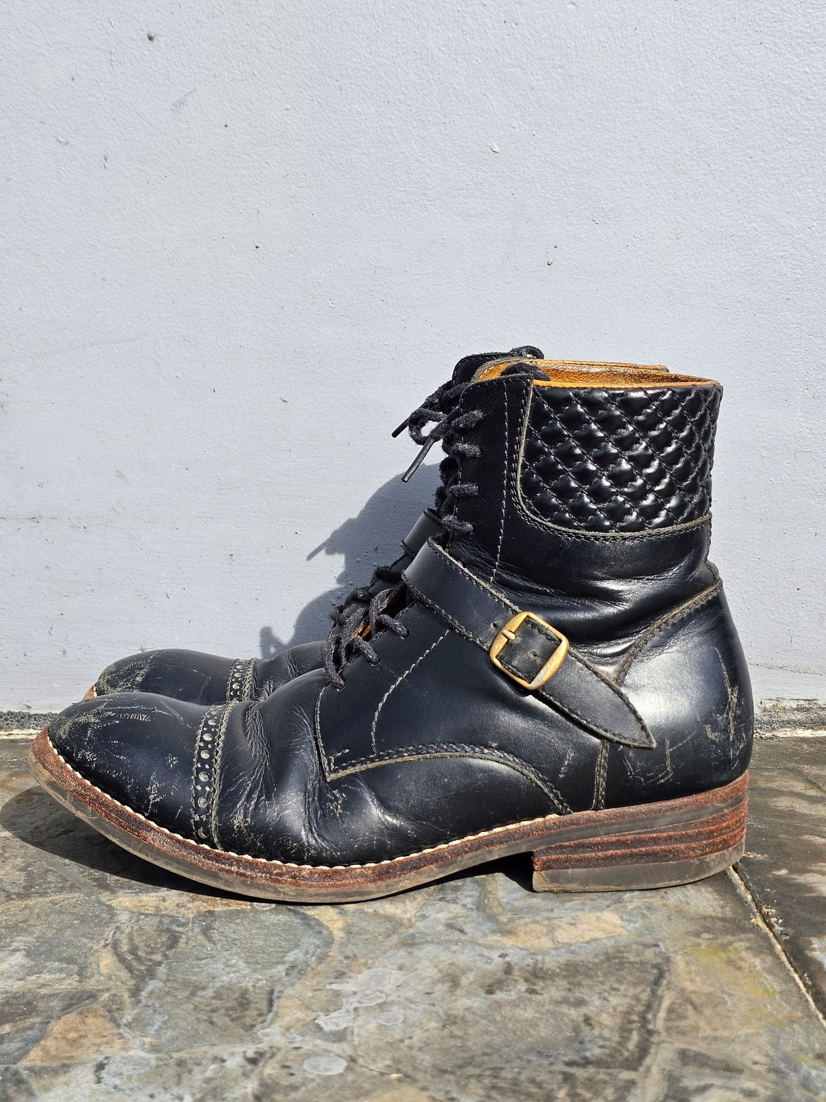 Photo by ramadhan on February 26, 2026 of the Minen Leather Custom Model in Indonesian Black Pull Up.