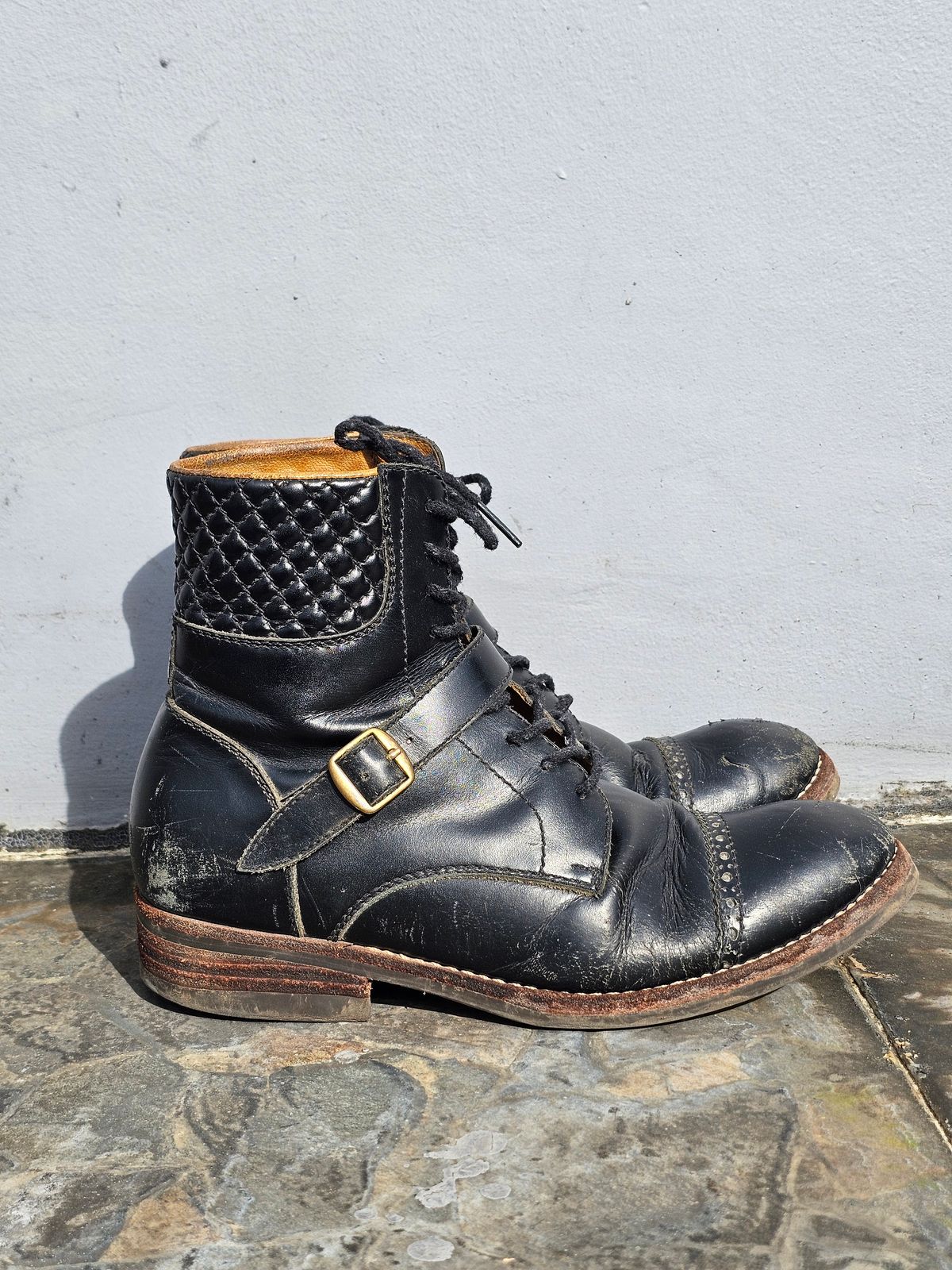 Photo by ramadhan on February 26, 2026 of the Minen Leather Custom Model in Indonesian Black Pull Up.