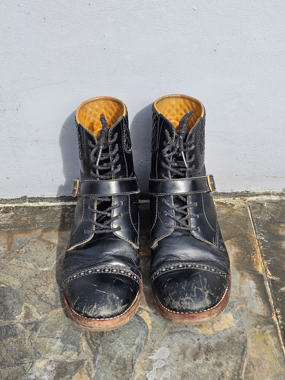 Photo by ramadhan on February 26, 2026 of the Minen Leather Custom Model in Indonesian Black Pull Up.