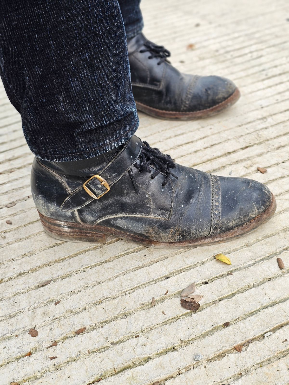 Photo by ramadhan on April 3, 2026 of the Minen Leather Custom Model in Indonesian Black Pull Up.