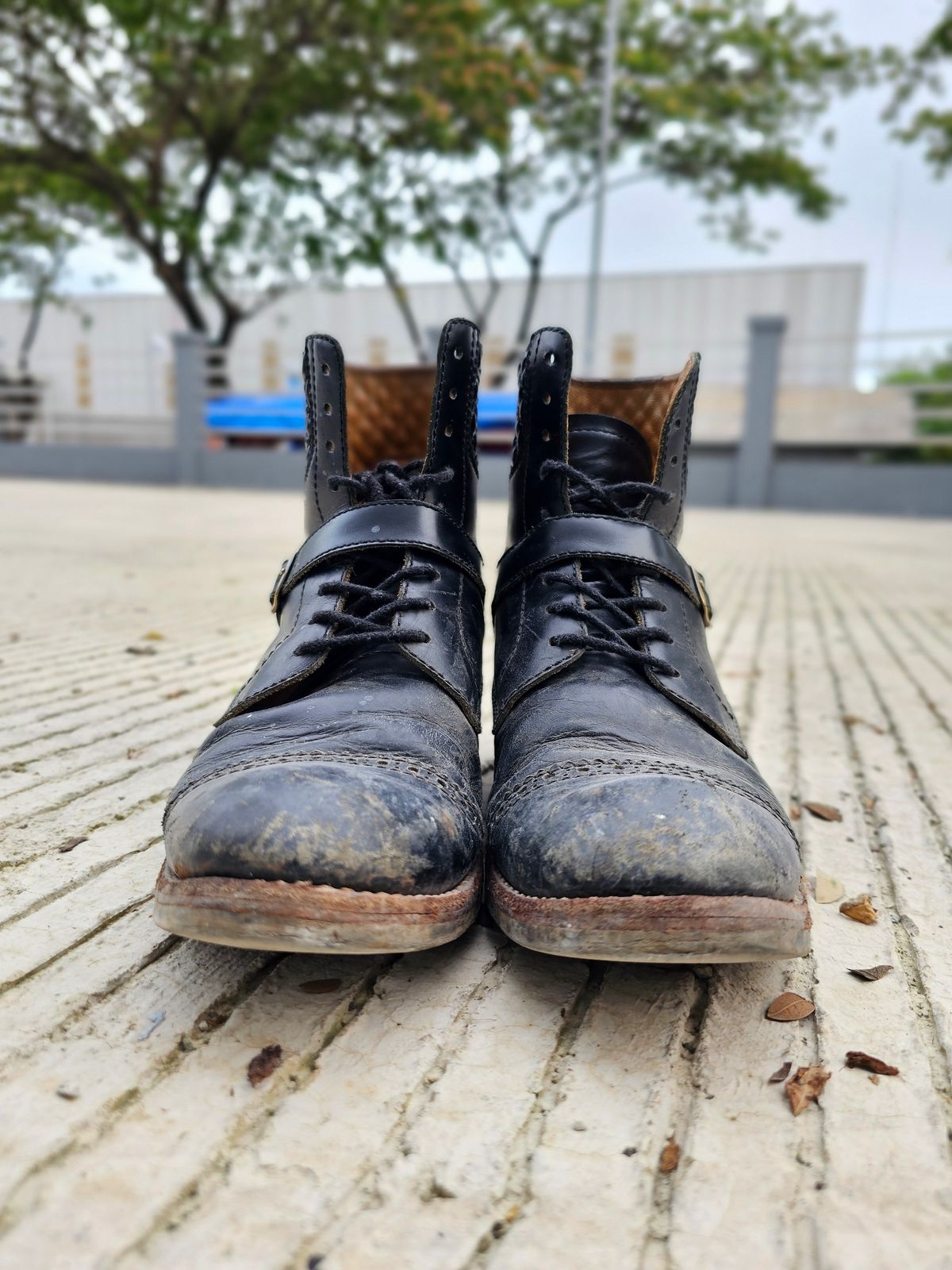 Photo by ramadhan on April 3, 2026 of the Minen Leather Custom Model in Indonesian Black Pull Up.