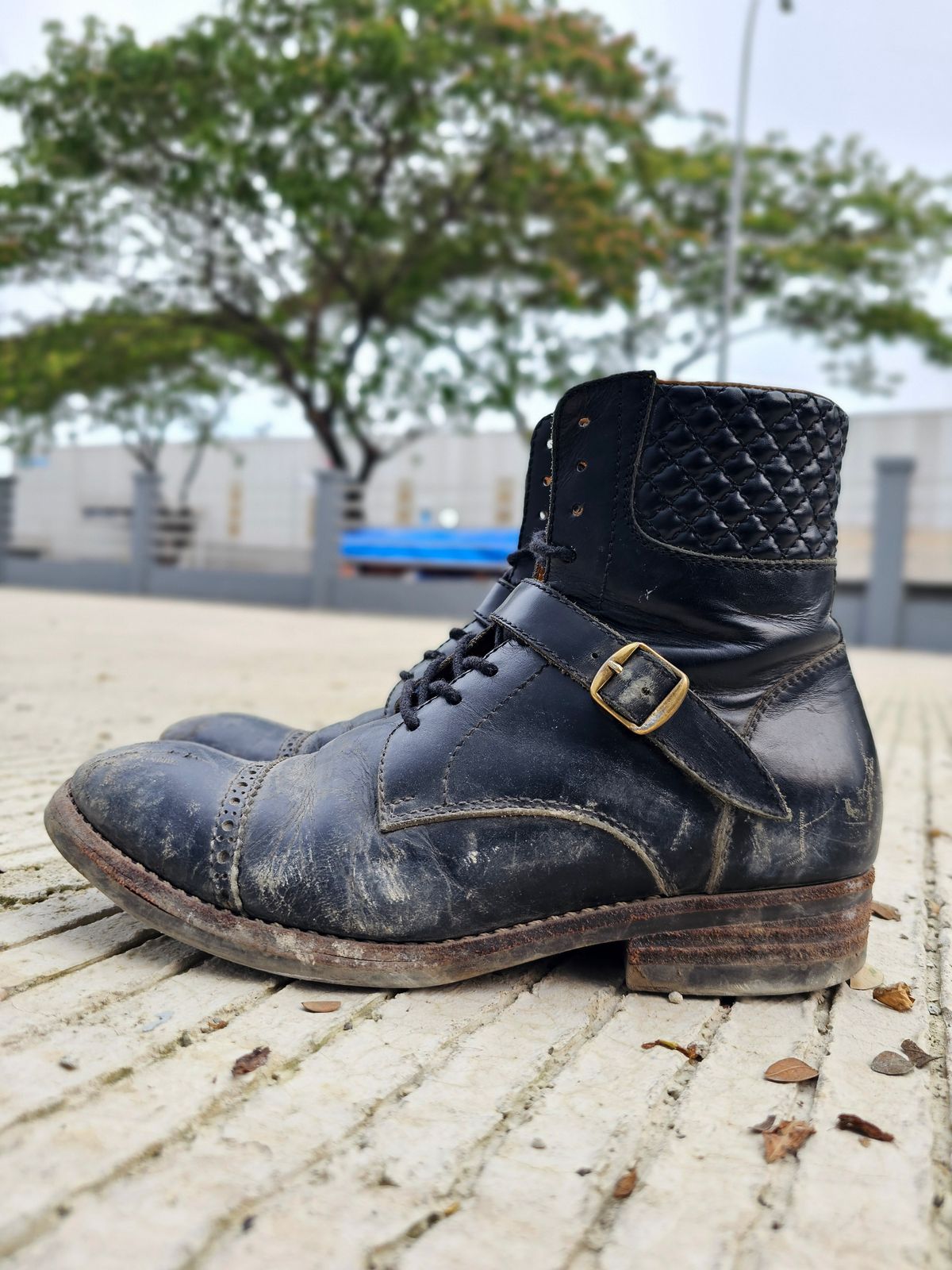 Photo by ramadhan on April 3, 2026 of the Minen Leather Custom Model in Indonesian Black Pull Up.