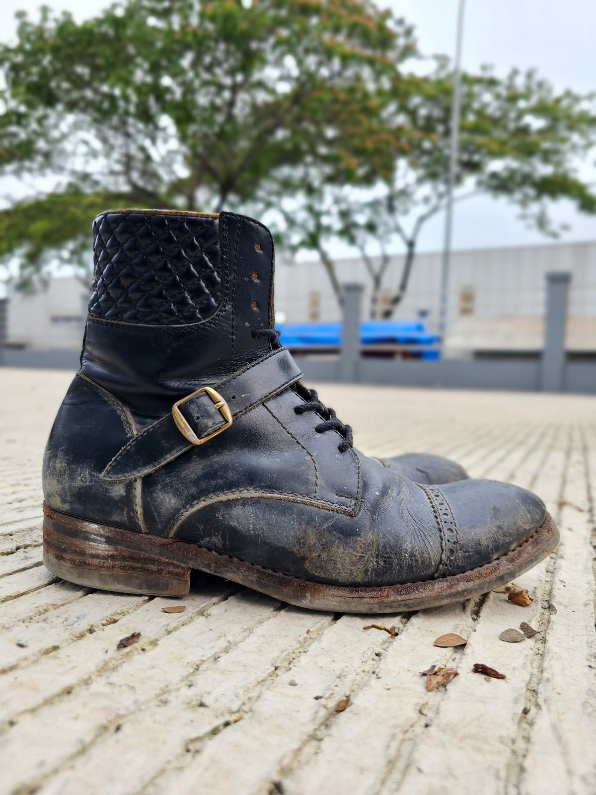 Photo by ramadhan on April 3, 2026 of the Minen Leather Custom Model in Indonesian Black Pull Up.