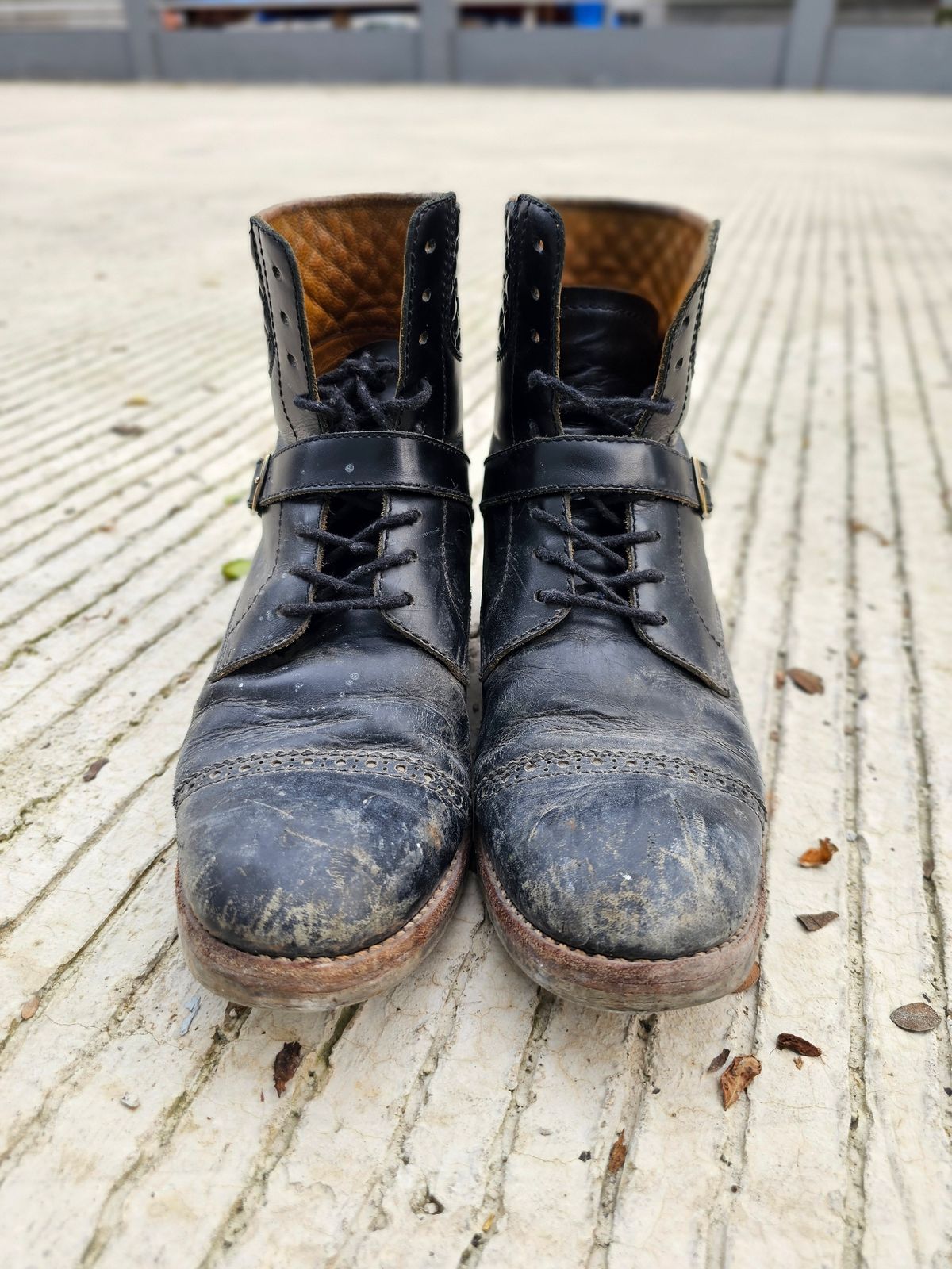 Photo by ramadhan on April 3, 2026 of the Minen Leather Custom Model in Indonesian Black Pull Up.