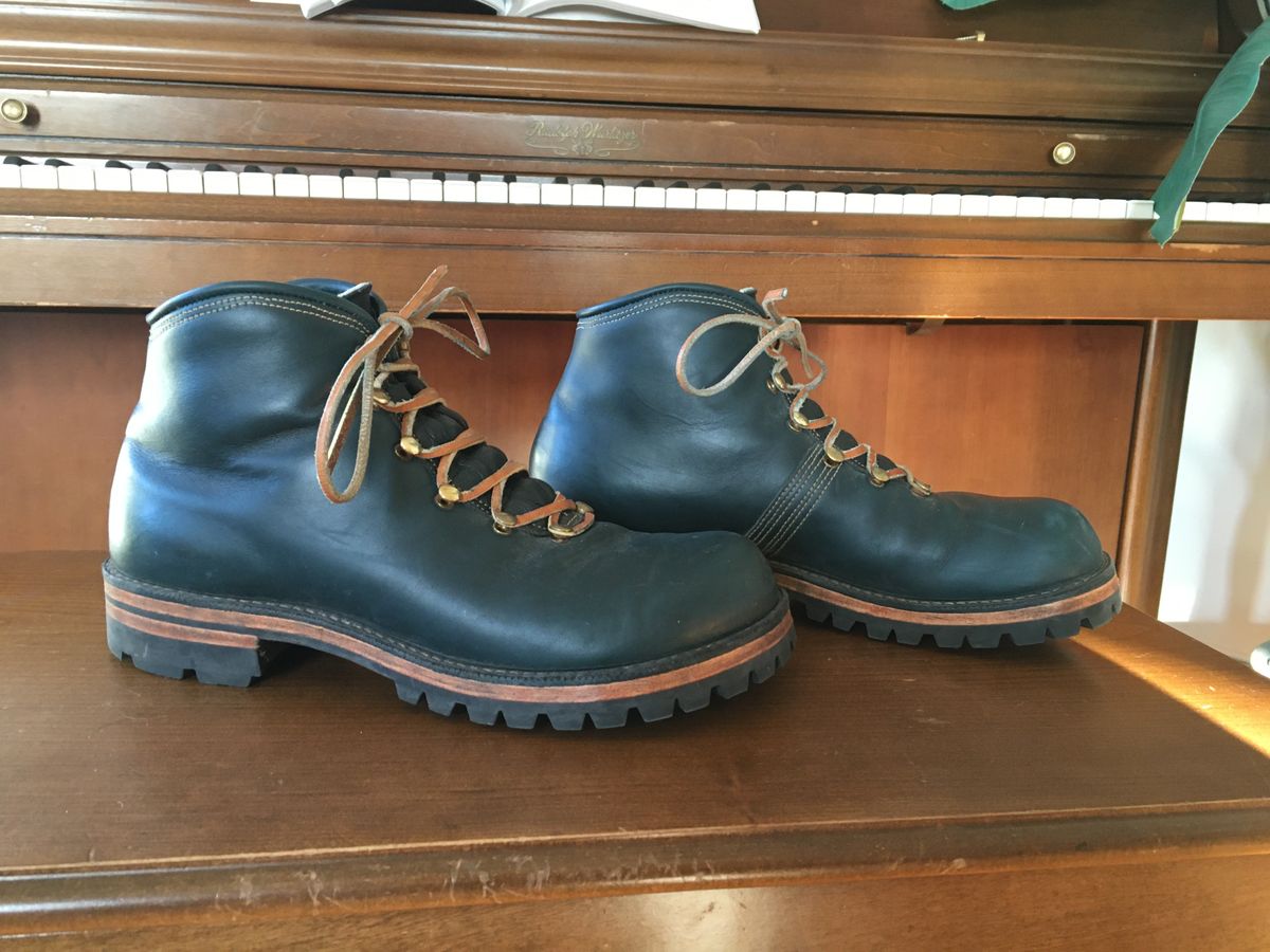 Photo by Limmer_Ernie on December 2, 2024 of the Peter Limmer & Sons Custom Model in Seidel Sapphire Blue Double Shot.