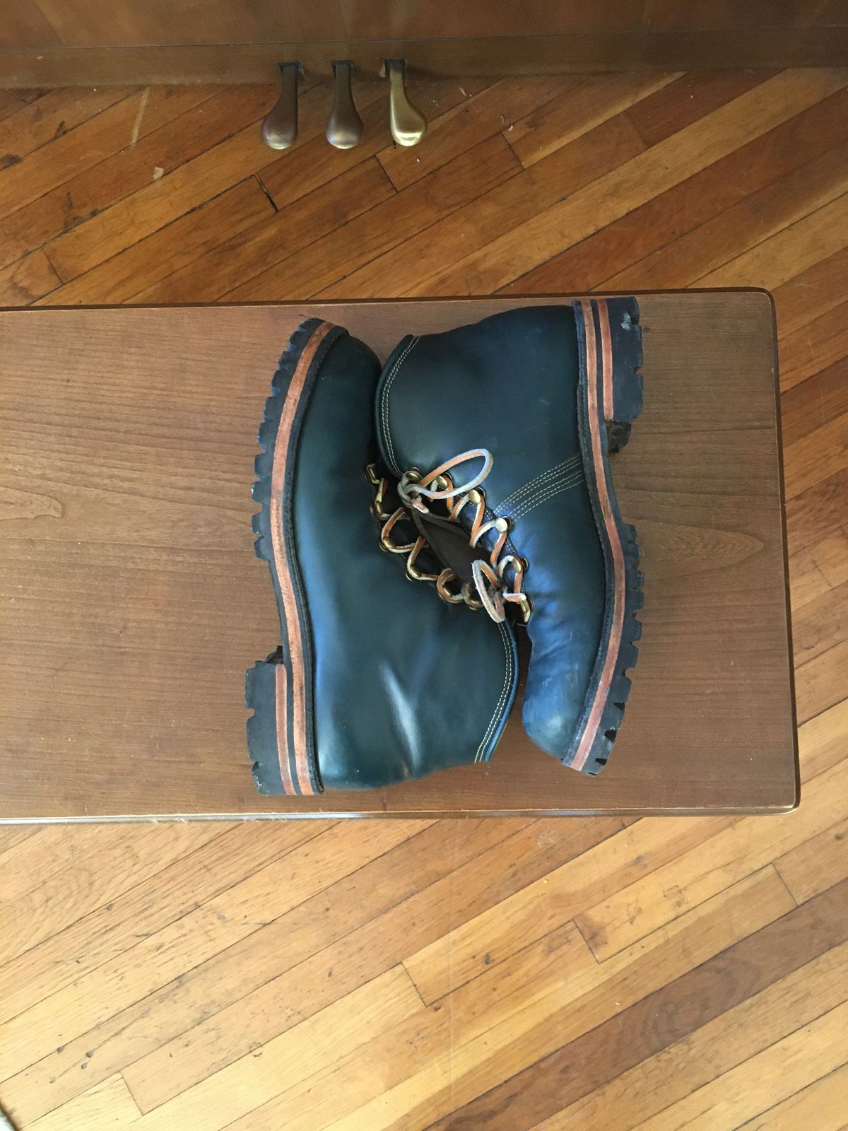 Photo by Limmer_Ernie on January 2, 2025 of the Peter Limmer & Sons Custom Model in Seidel Sapphire Blue Double Shot.