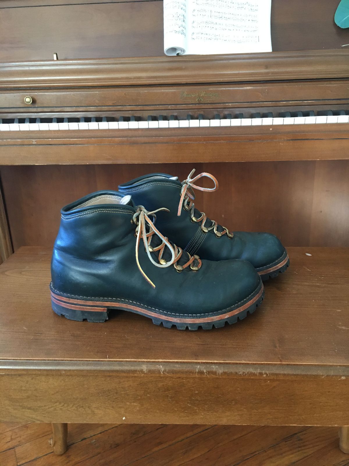 Photo by Limmer_Ernie on January 2, 2025 of the Peter Limmer & Sons Custom Model in Seidel Sapphire Blue Double Shot.