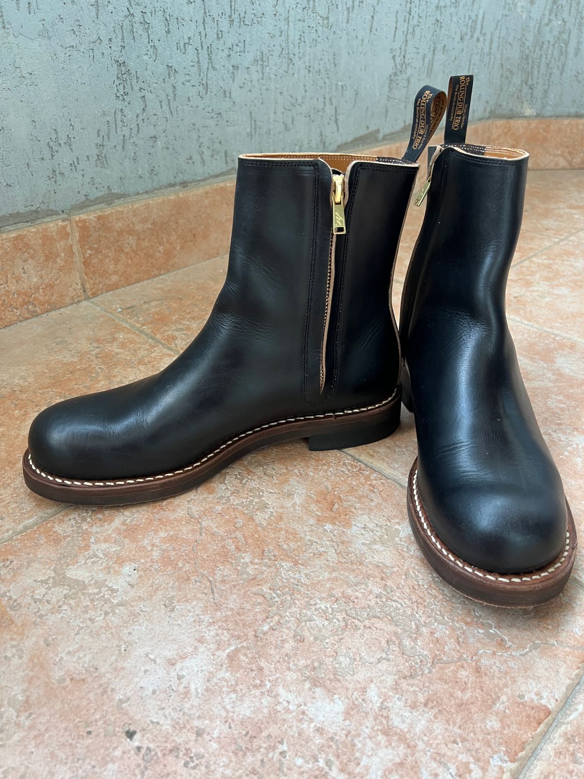 Photo by cskarev on August 17, 2024 of the Rolling Dub Trio Casper Boot in Horween Black Chromexcel Horsehide.