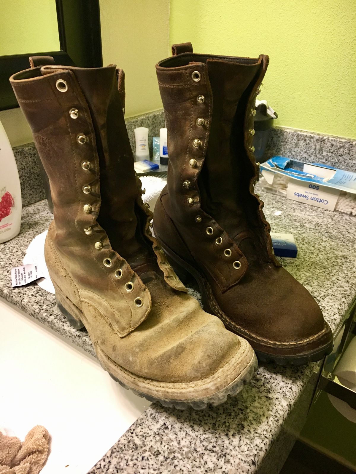 Photo by 7018 on November 13, 2016 of the White's Smokejumper in Horween Brown Chromexcel.