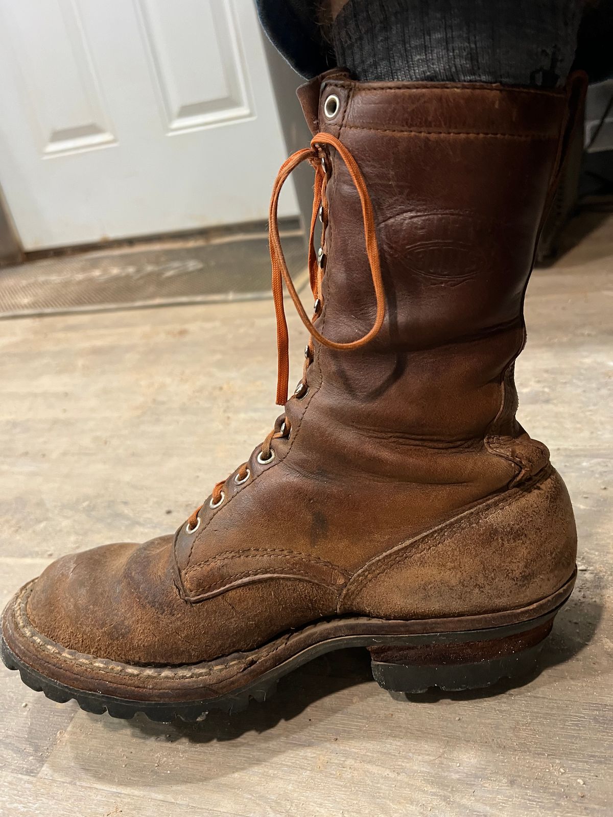 Photo by 7018 on June 6, 2025 of the White's Smokejumper in Horween Brown Chromexcel.