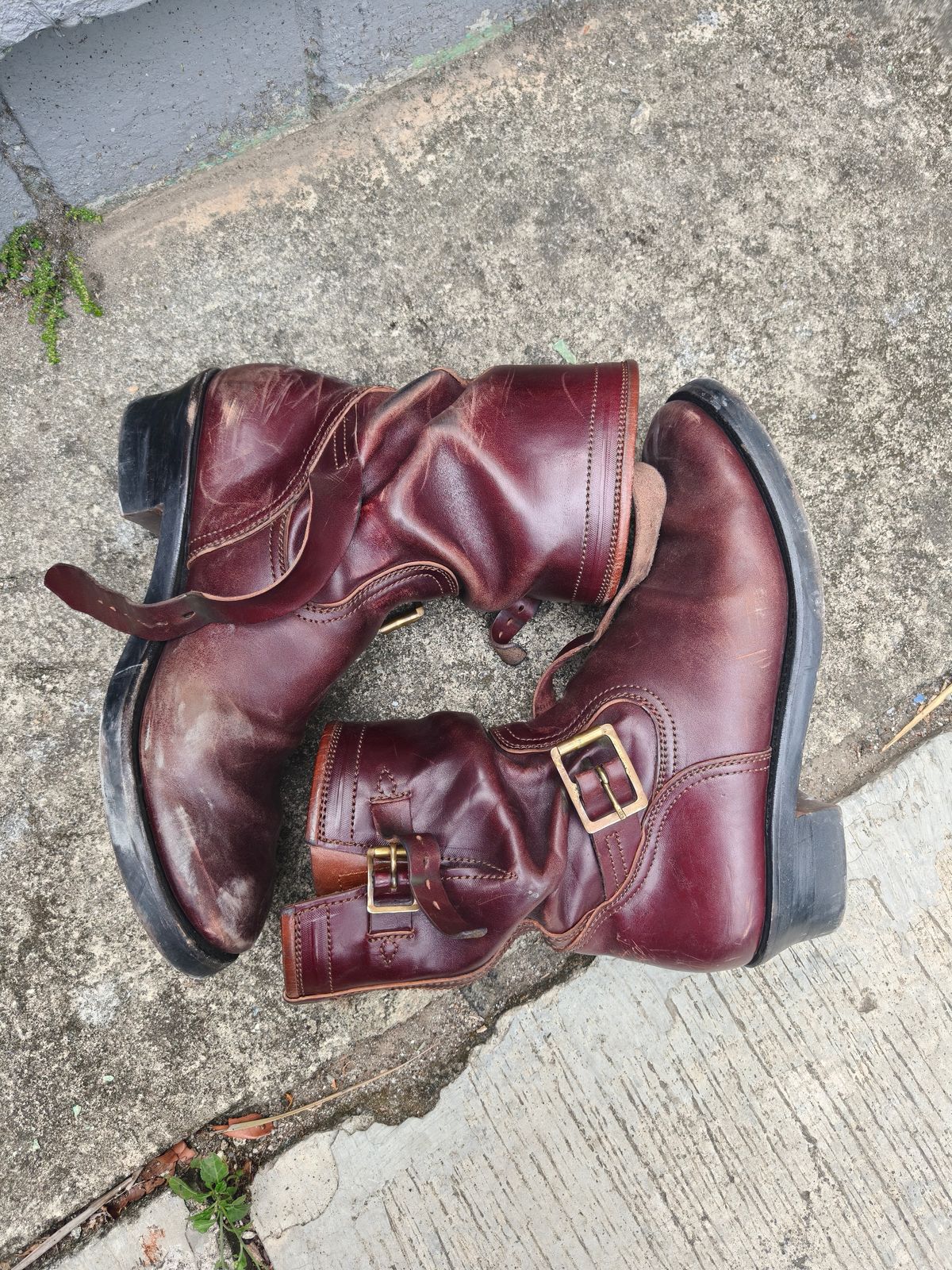 Photo by notyourordinaryfade on December 2, 2025 of the Briselblack The Keeper 'Type 3' Engineer Boots in Maryam Toscanello Horsebutt Overdyed Oxblood.
