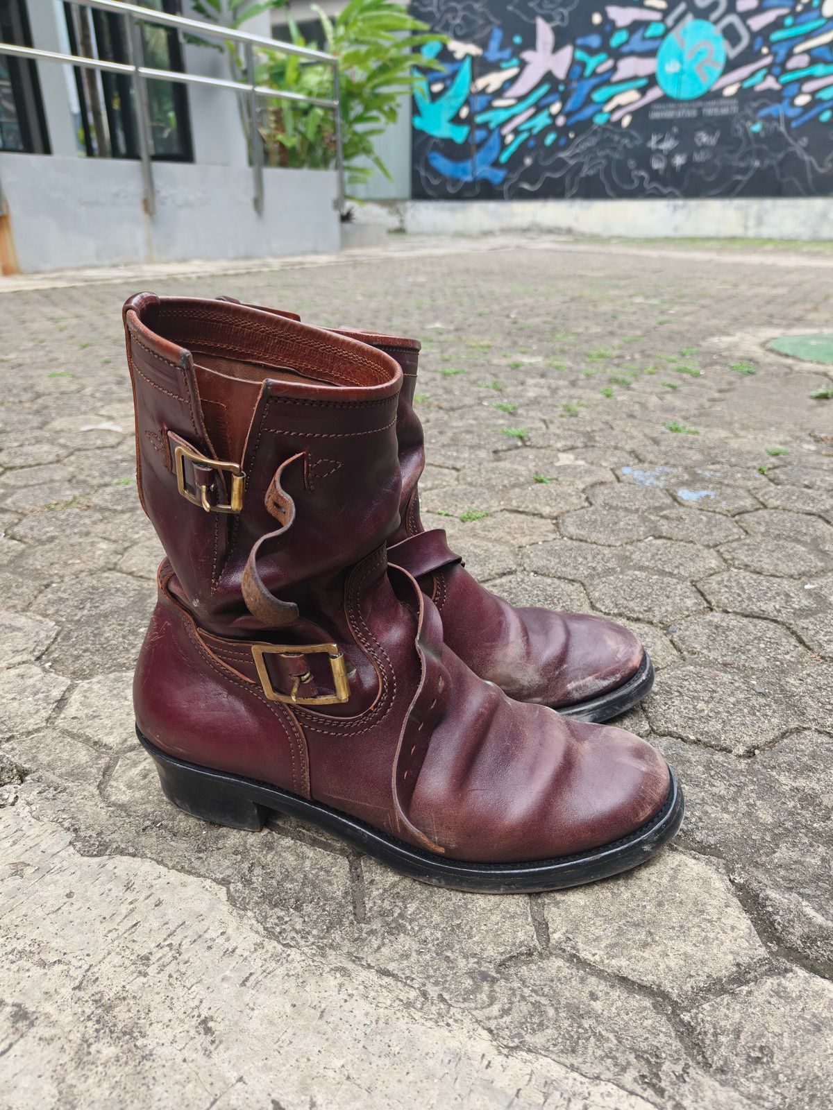 Photo by notyourordinaryfade on December 2, 2025 of the Briselblack The Keeper 'Type 3' Engineer Boots in Maryam Toscanello Horsebutt Overdyed Oxblood.
