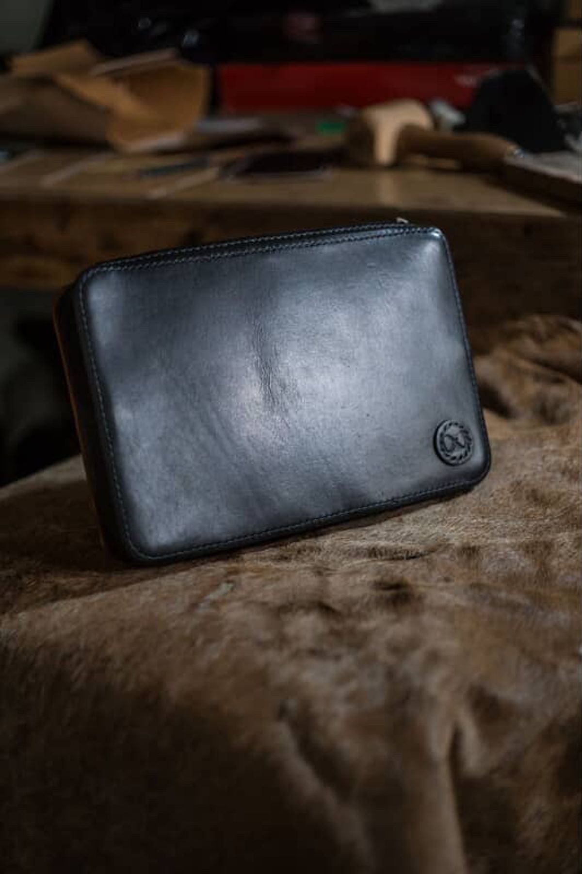 Photo by GOGOGO97 on September 27, 2025 of the SYH GOODS Bentenyama II Pouch in Badalassi Carlo Black Minerva.