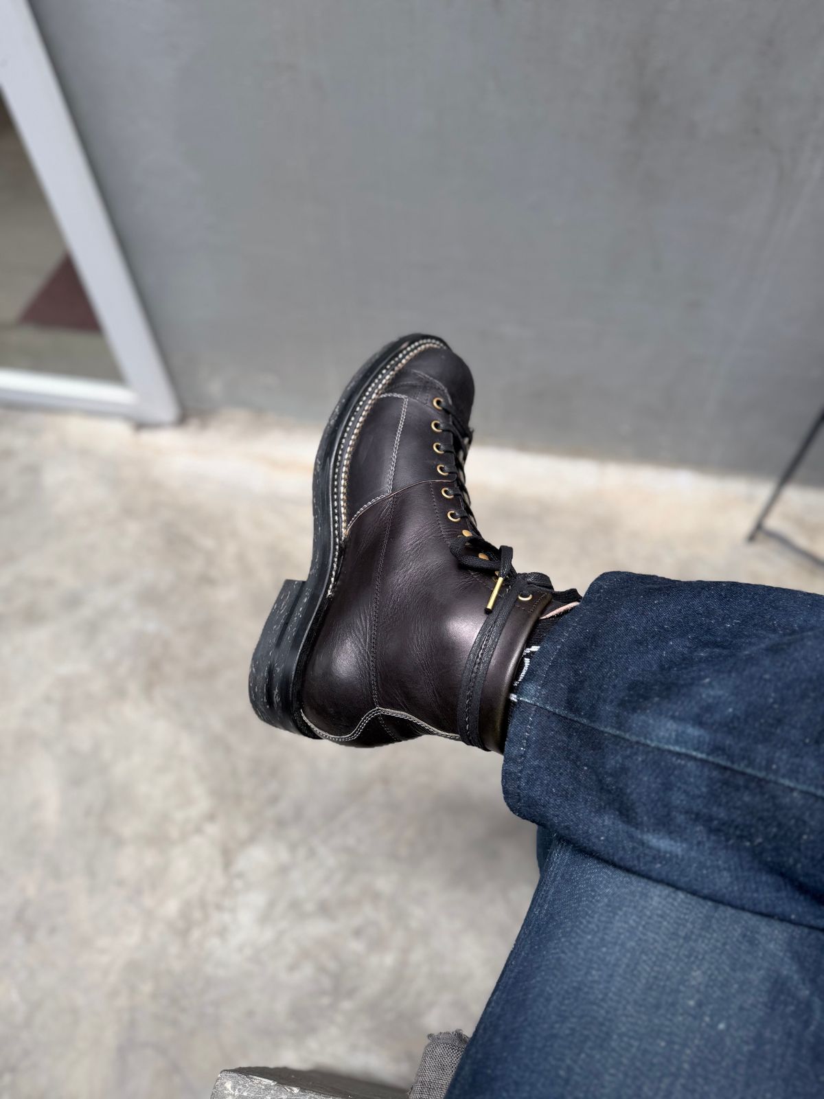 Photo by GOGOGO97 on October 21, 2025 of the Sagara Cordmaster in Badalassi Carlo Oliva Minerva Overdyed Black & Conceria Cloe Superlux Horsebutt Overdyed Black.