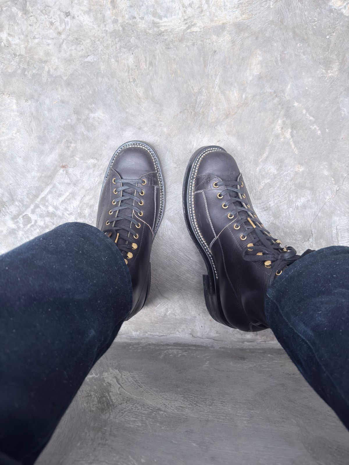 Photo by GOGOGO97 on October 21, 2025 of the Sagara Cordmaster in Badalassi Carlo Oliva Minerva Overdyed Black & Conceria Cloe Superlux Horsebutt Overdyed Black.