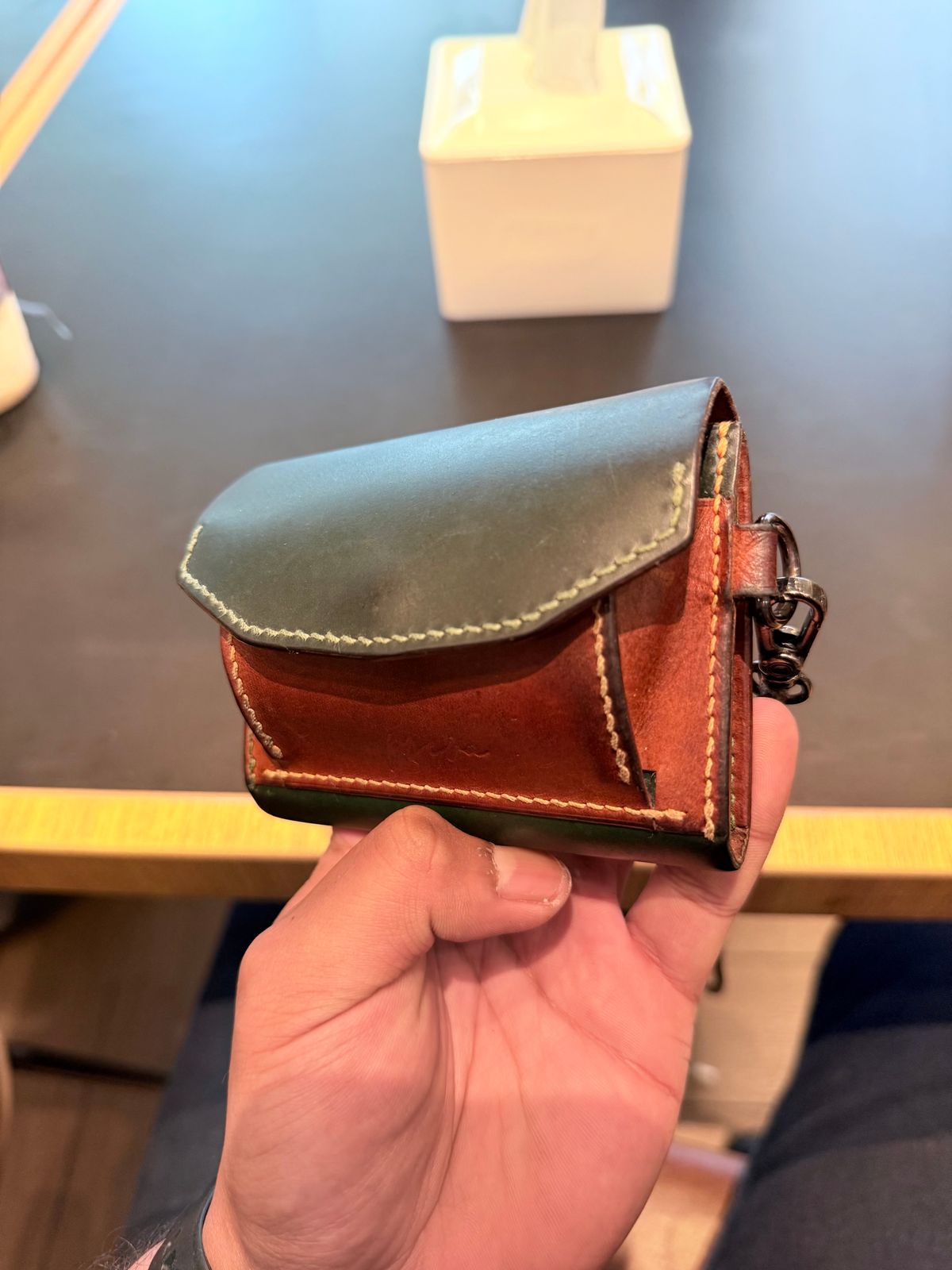 Photo by GOGOGO97 on September 6, 2025 of the PREVA LEATHER WORKS Card Case in Comipel Museum Shell Green Cordovan & Badalassi Carlo Bone Pueblo.