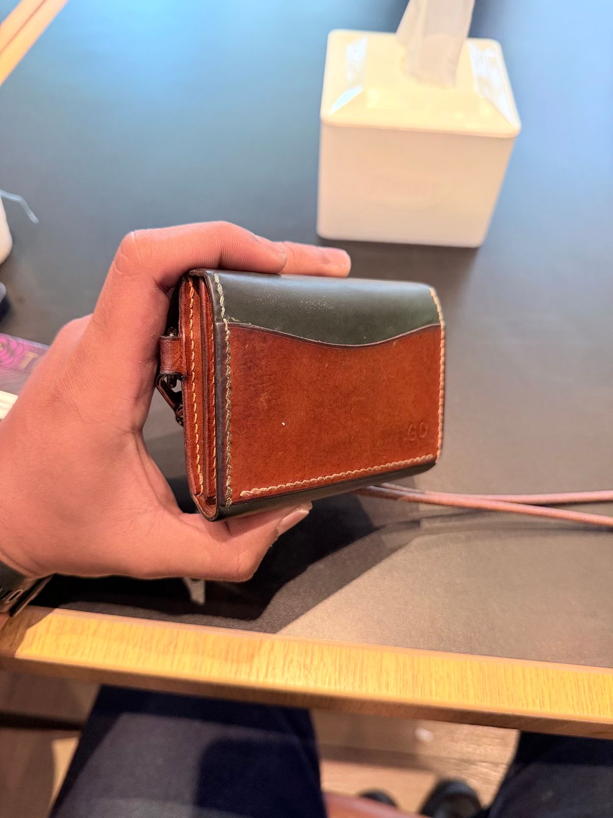 Photo by GOGOGO97 on September 6, 2025 of the PREVA LEATHER WORKS Card Case in Comipel Museum Shell Green Cordovan & Badalassi Carlo Bone Pueblo.