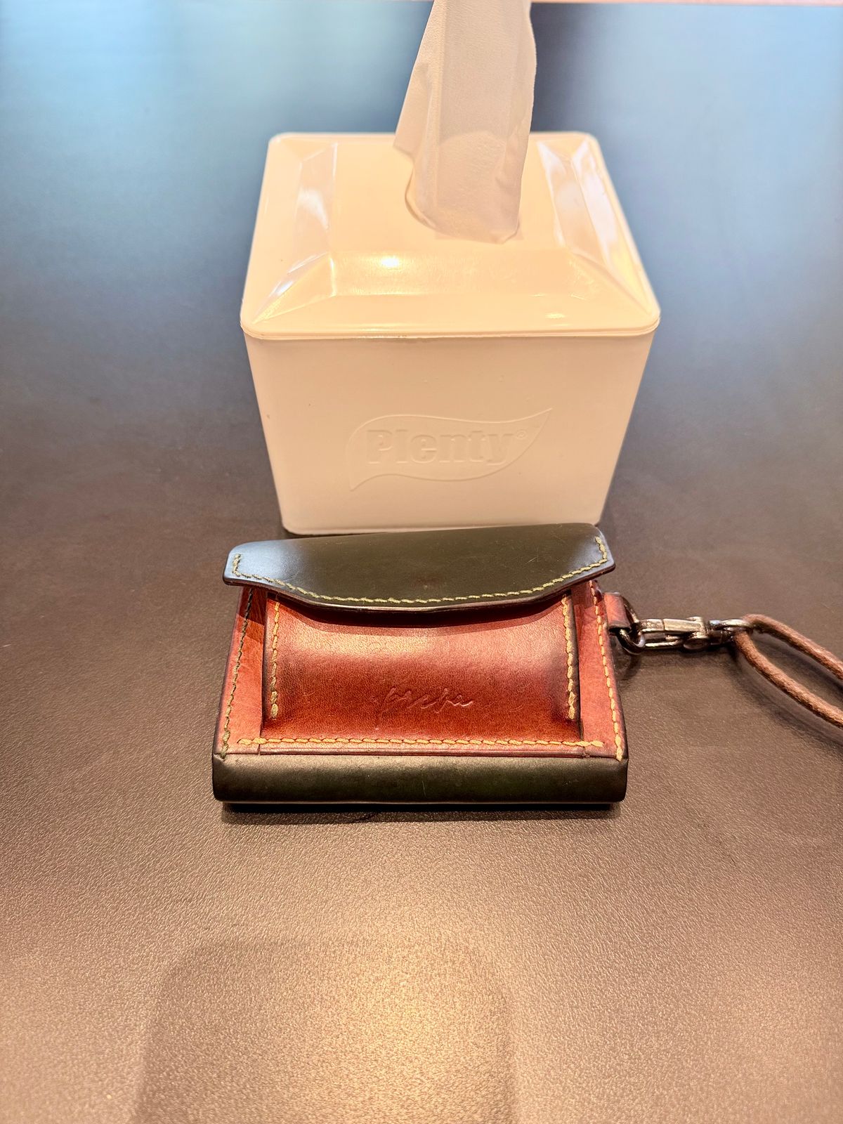Photo by GOGOGO97 on September 6, 2025 of the PREVA LEATHER WORKS Card Case in Comipel Museum Shell Green Cordovan & Badalassi Carlo Bone Pueblo.
