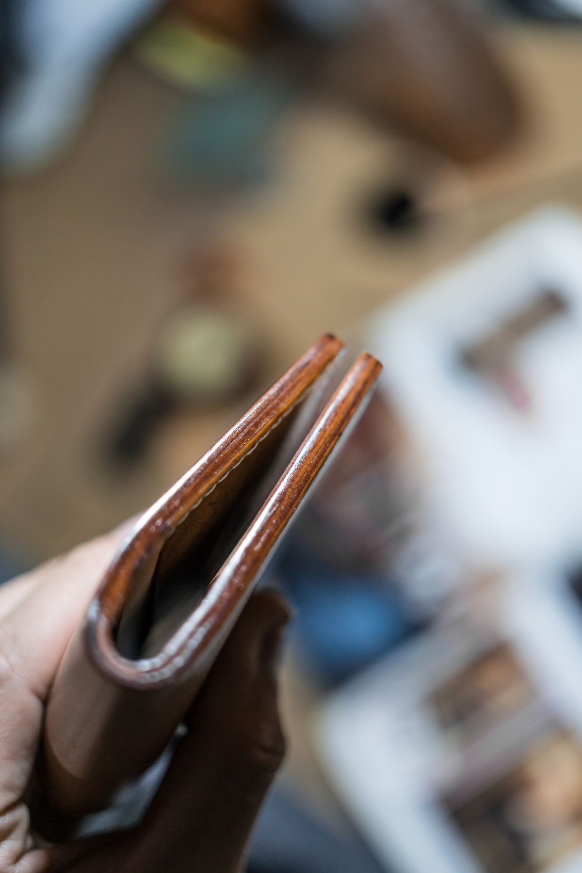 Photo by GOGOGO97 on September 28, 2025 of the SYH GOODS Kaarka Folded Extra Slot Money in Black Marbled Rocado Shell Cordovan & Shinki Natural Shell Cordovan.